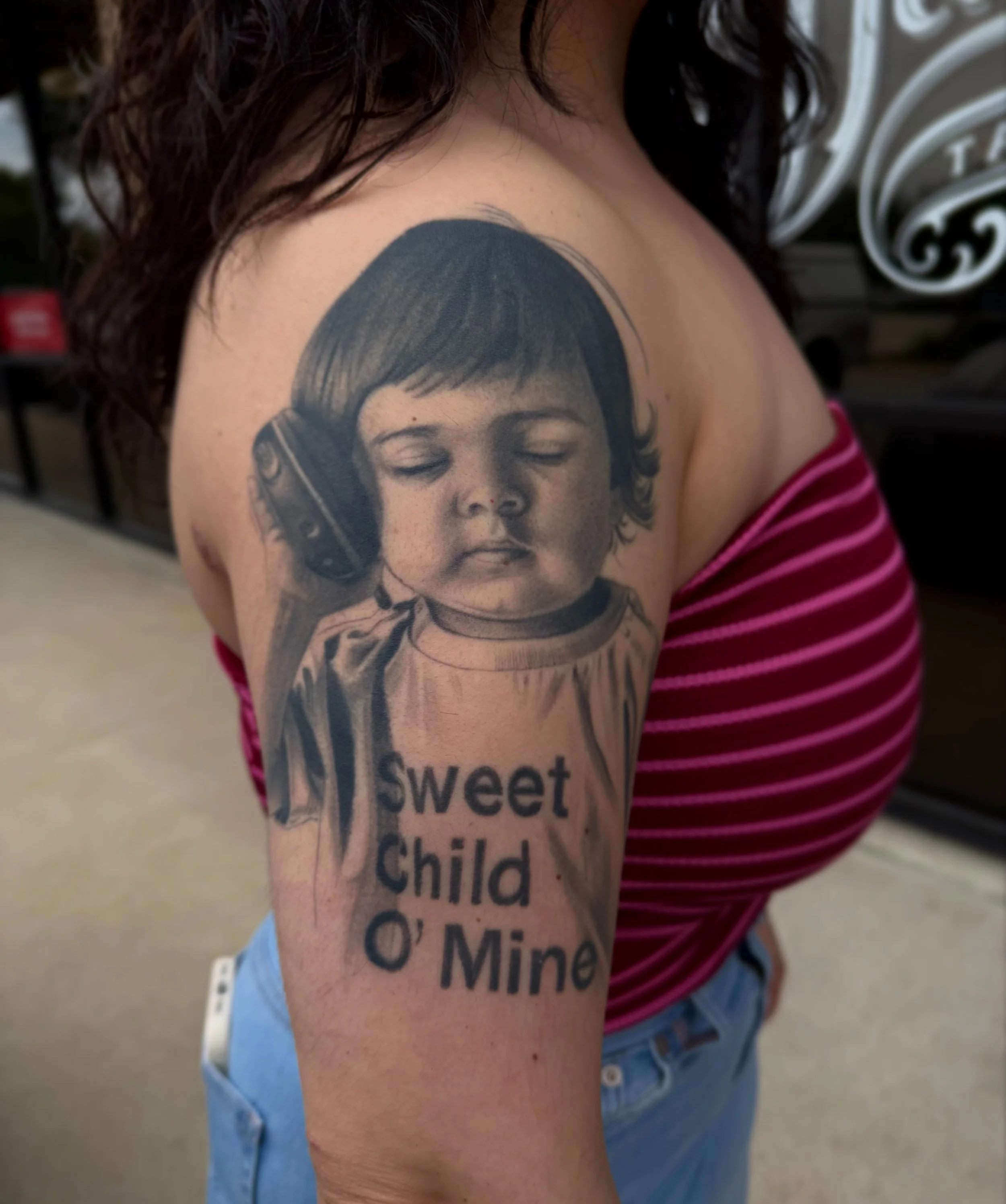 HEALED portrait by @tyeharris ☺️ #facesinthedarktattoo #texastattooartist #blackandgreytattoo #stencilstuff #redemptiontattoocare