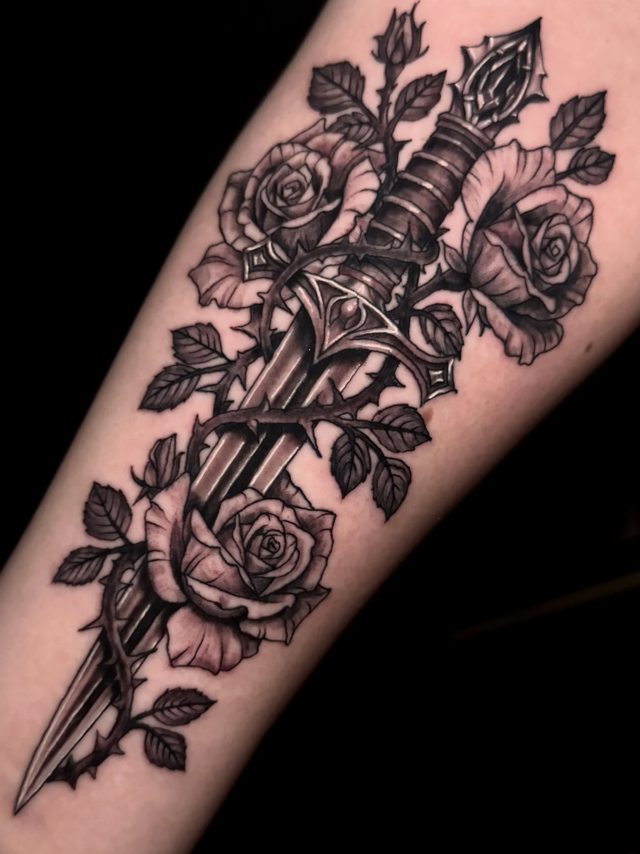 Roses + sword by @saralonitattoos ⚔️ #facesinthedarktattoo #blackandgreytattoo #tattoosnob #texastattooartist #ladytattooers