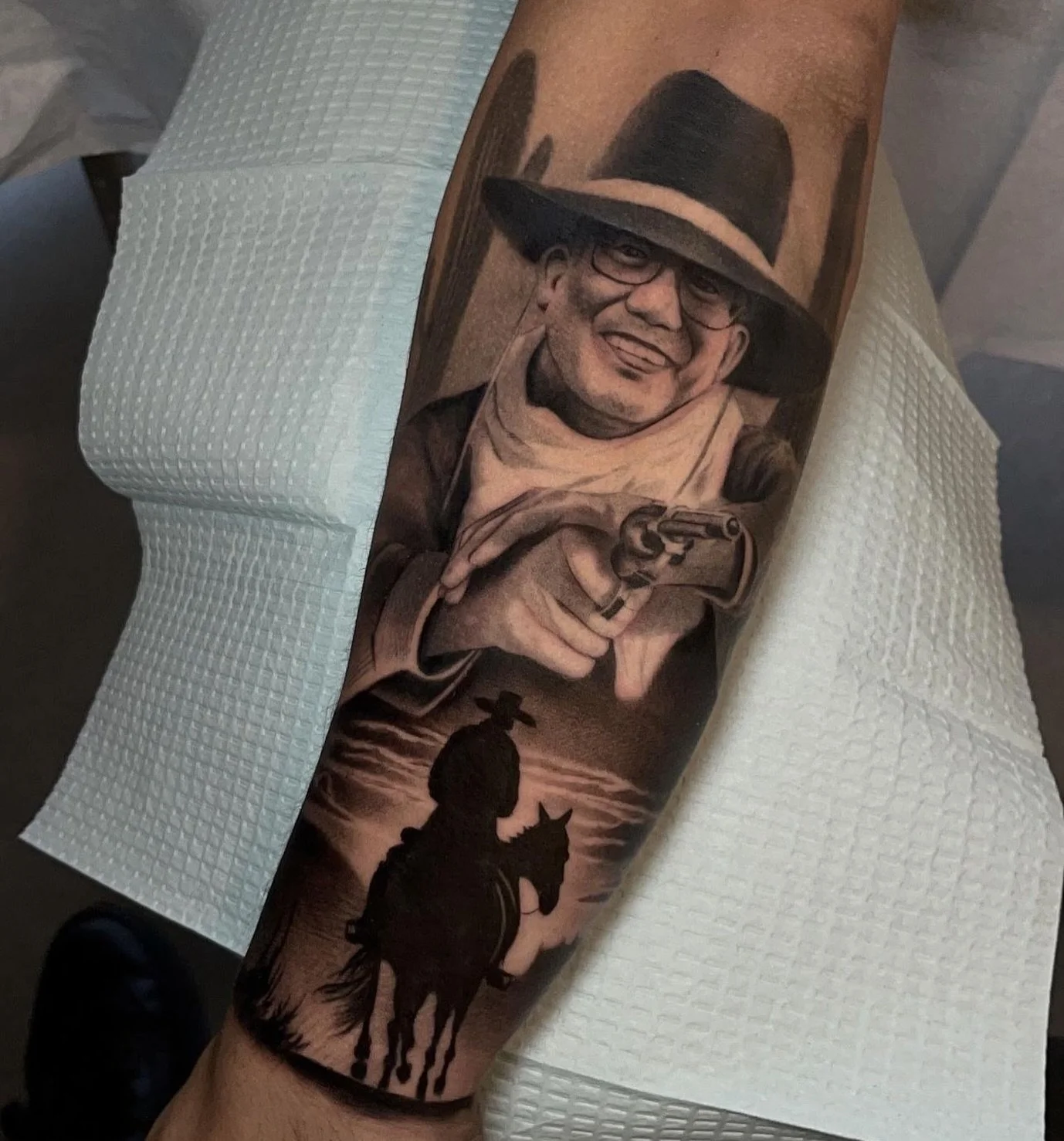 An old favorite by @tattoosbymartin21 🏜️ #facesinthedarktattoo #atxtattooartist #txhillcountry #tattoosnob #wildwest