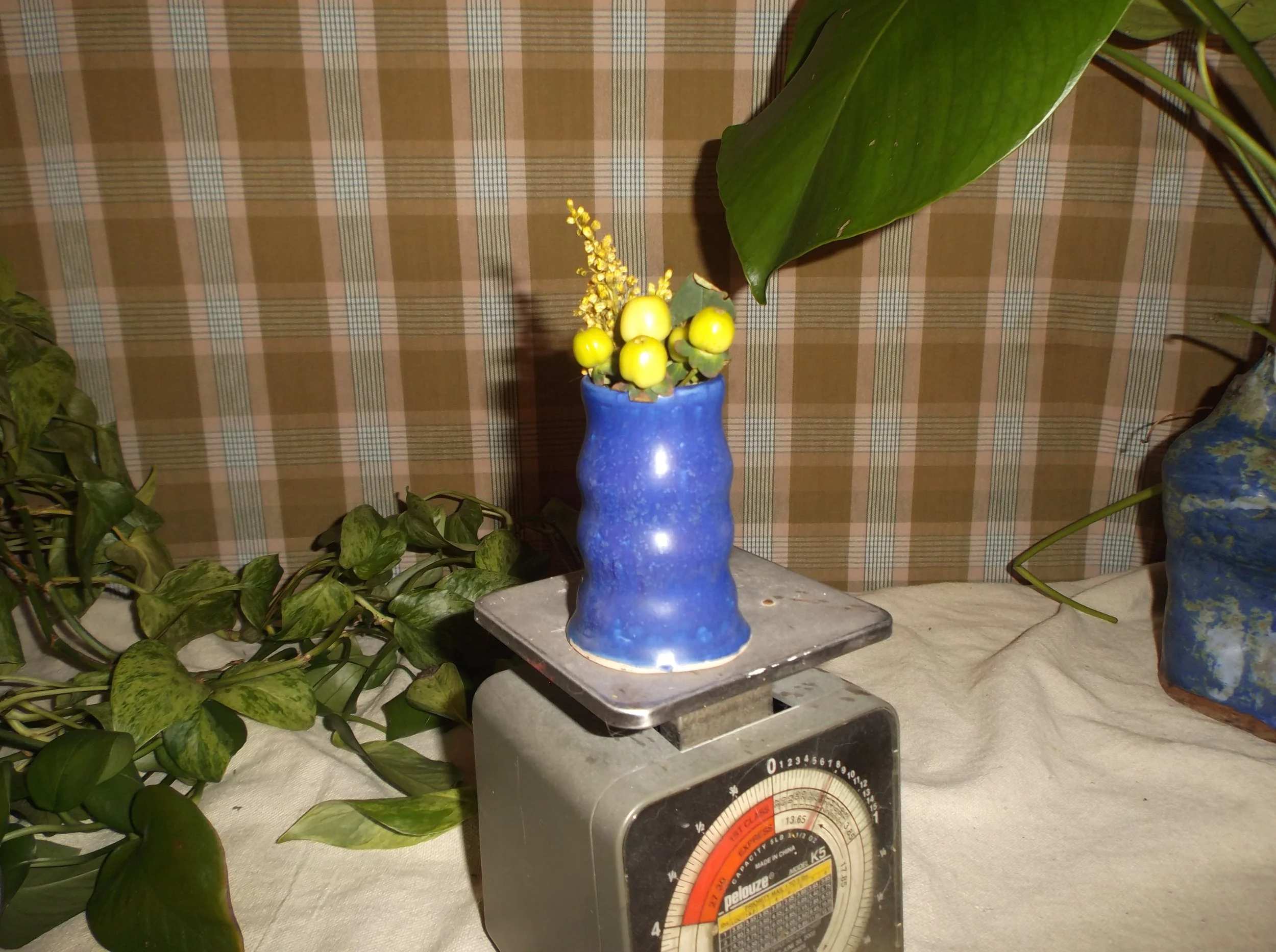 blue bubbly bud vase