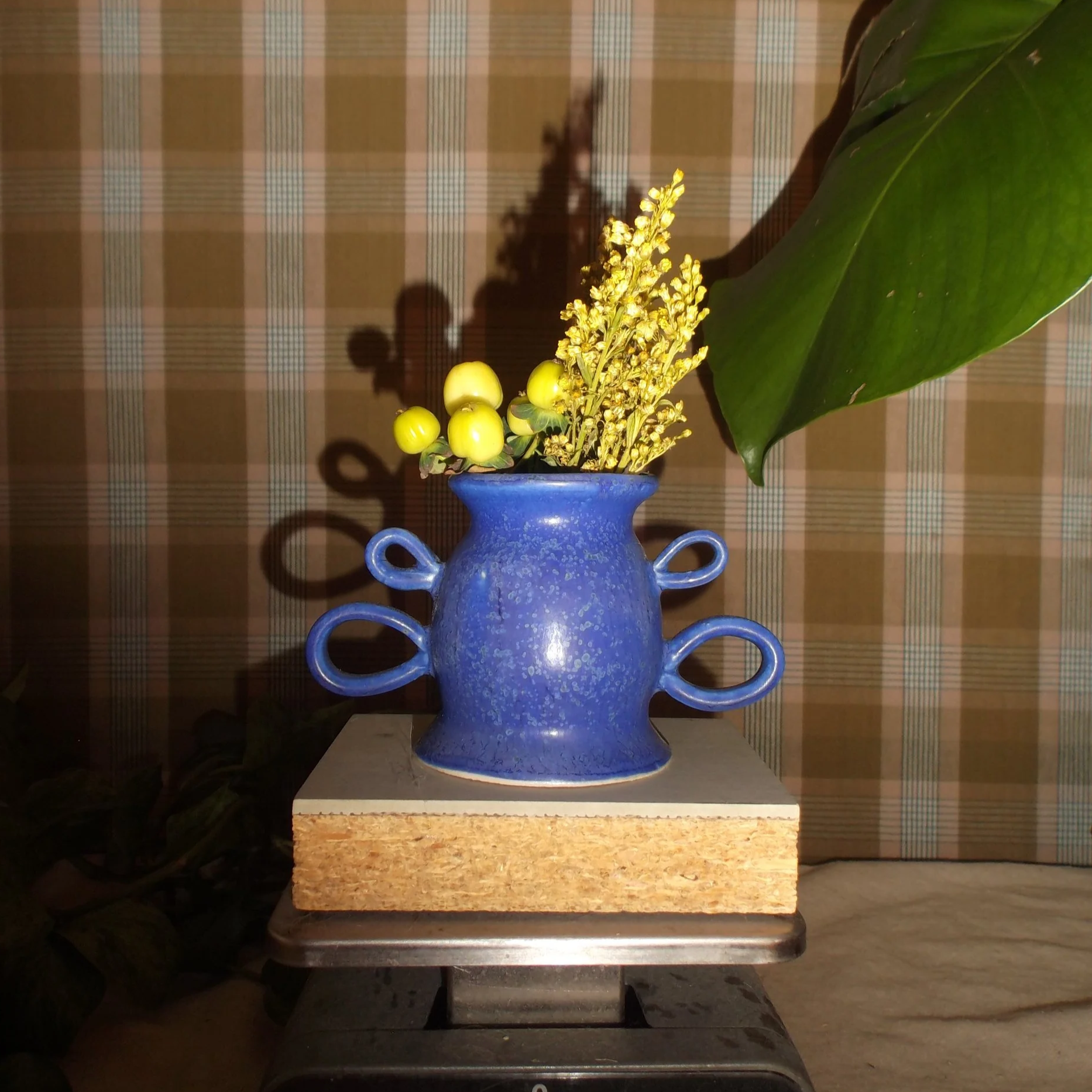 round petal bud vase