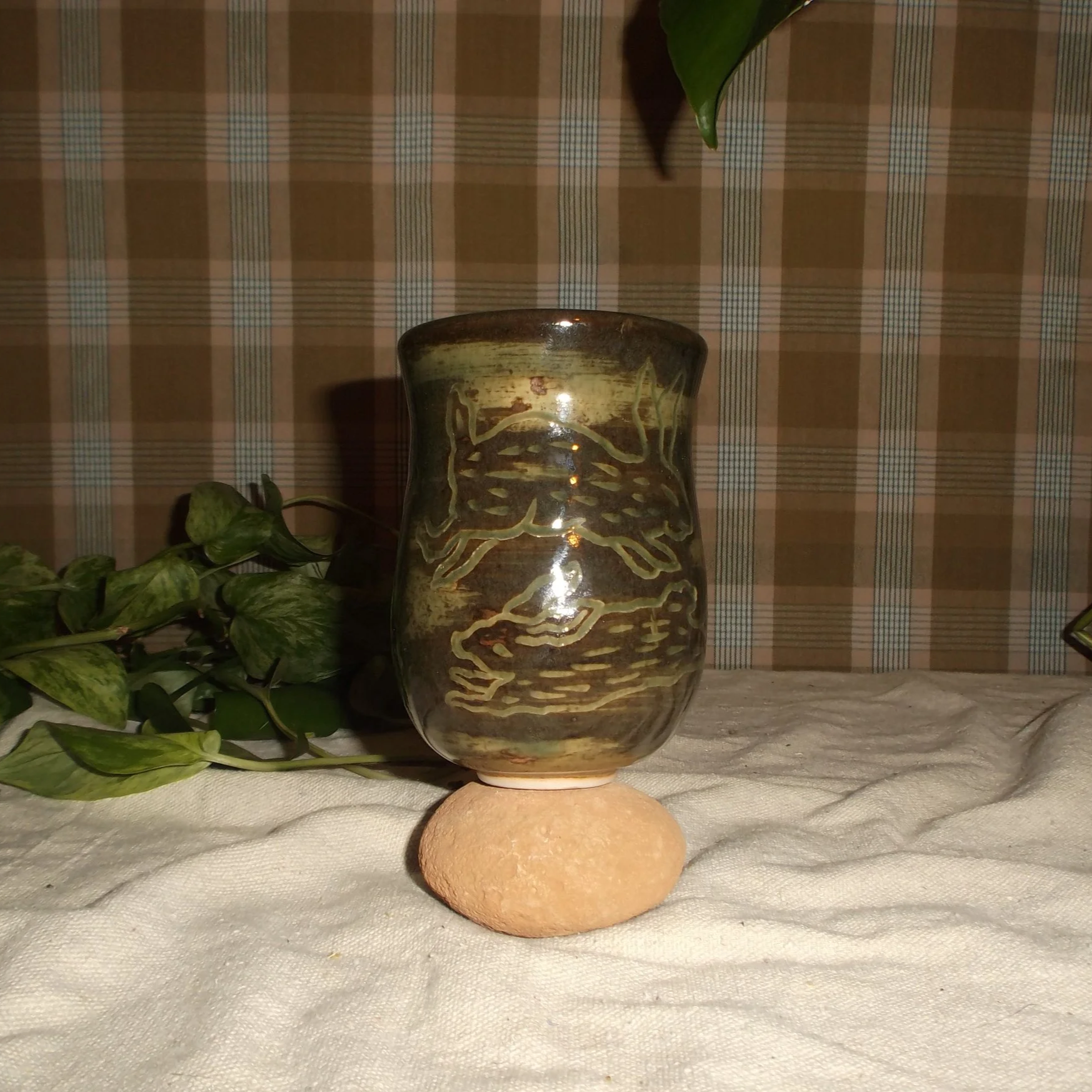 sgraffito bunny tea mug