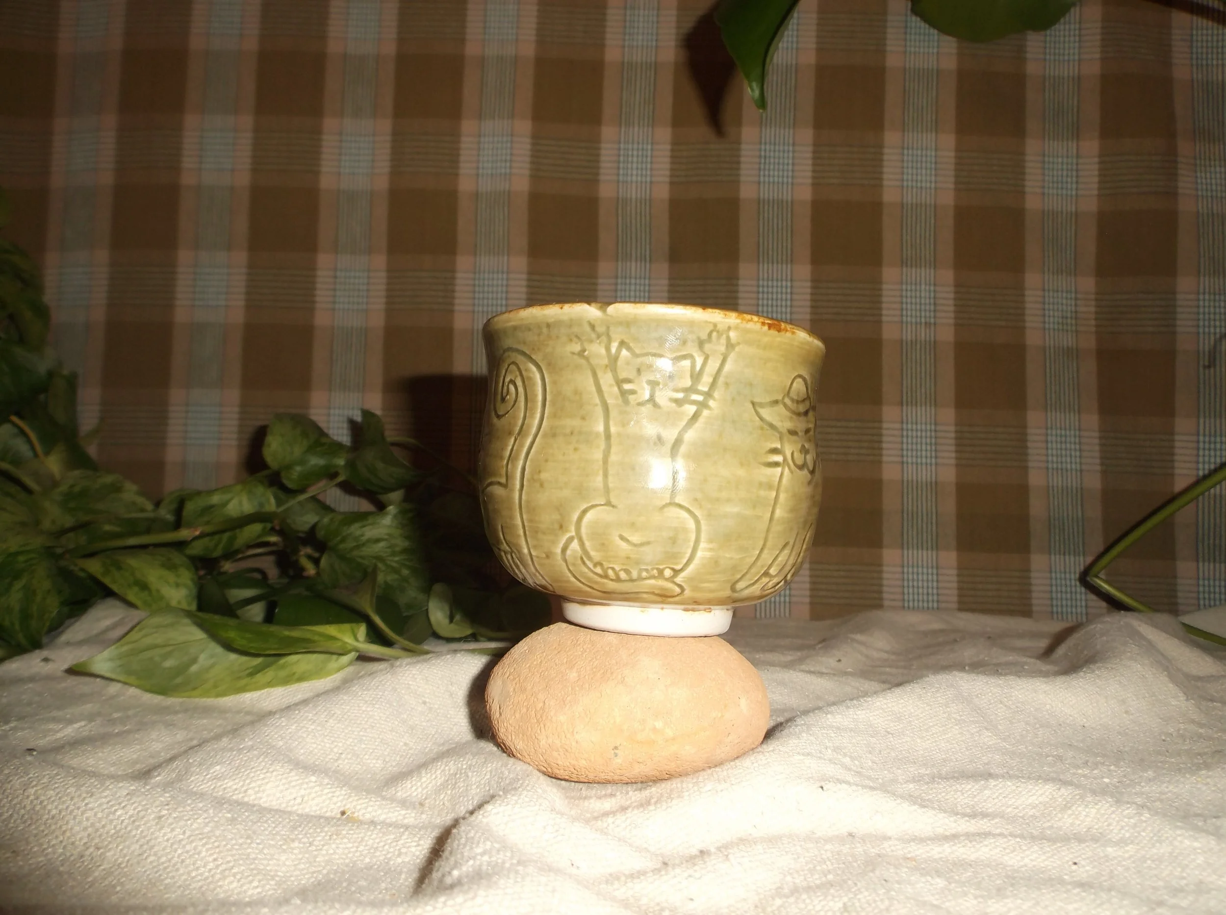 sgraffito kitty carousel teacup