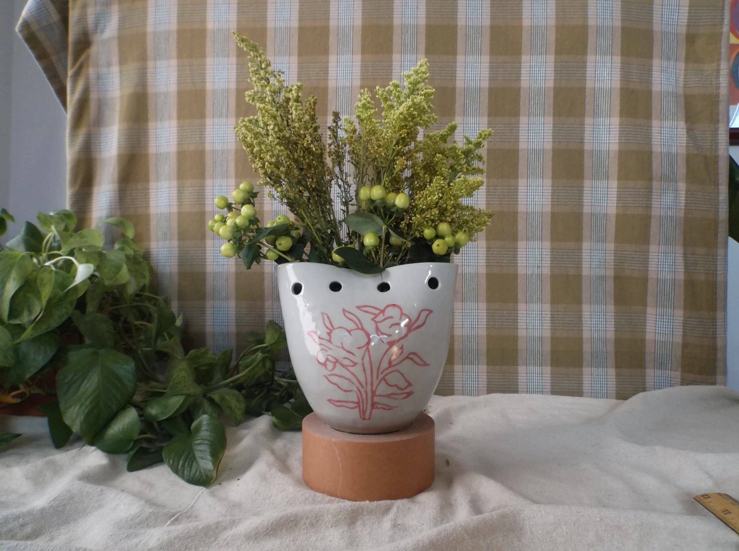 flower eyelet vase, 2025