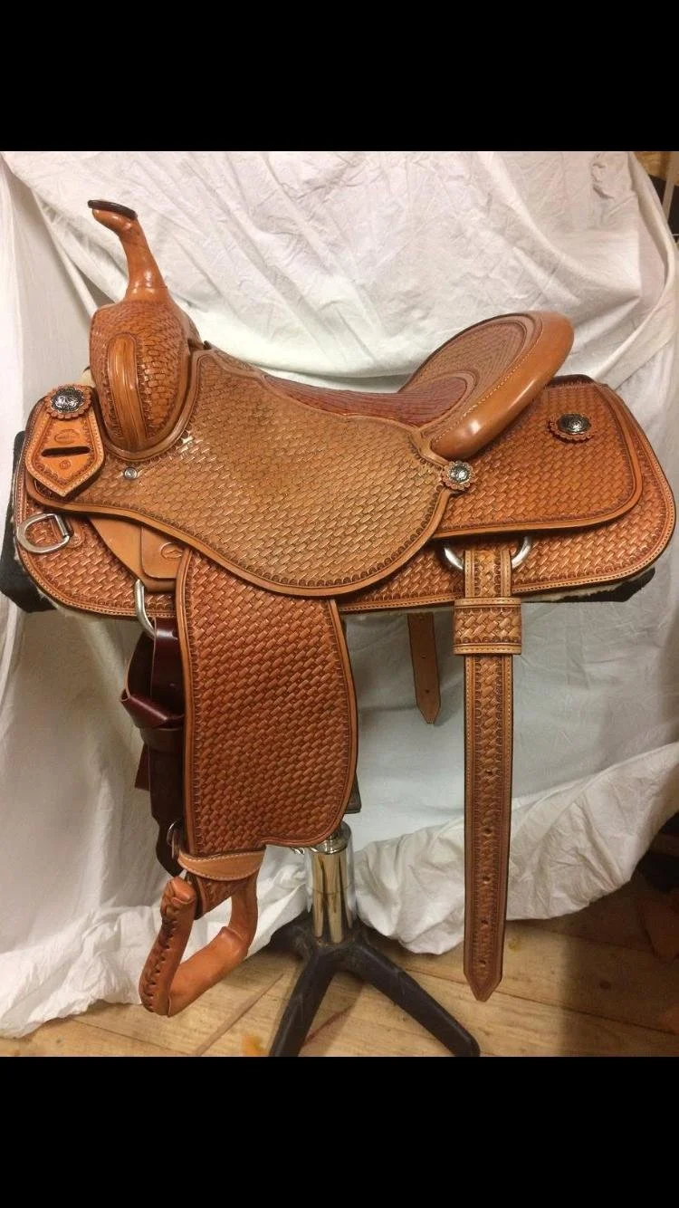 cutting saddle with aligator style inlaid seat