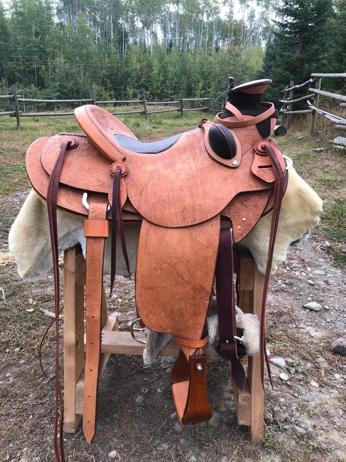 2025 rough out wade with inlaid cushion seat