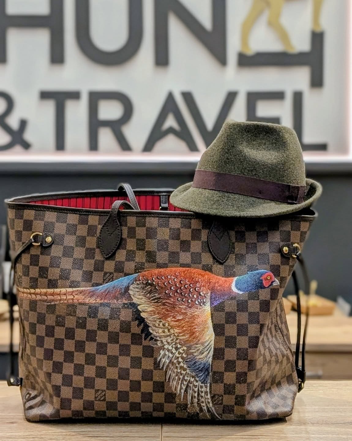 LOVE seeing my work in action in Germany! 

@huntandtravel @pandavancheg 

#louisvuitton #painted #pheasant #pheasantfeather #featherart @louisvuitton