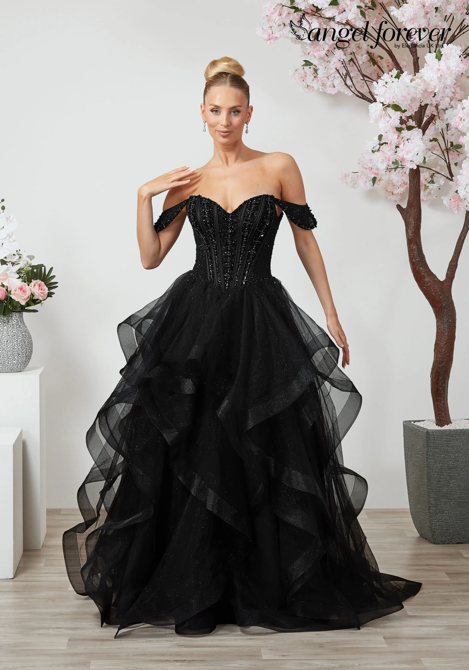 AF6653_BLACK_01-scaled Frida.jpg