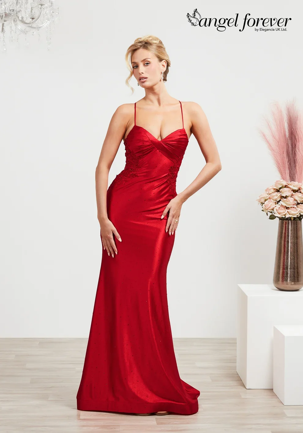 AF6341_RED_01 Romina.webp
