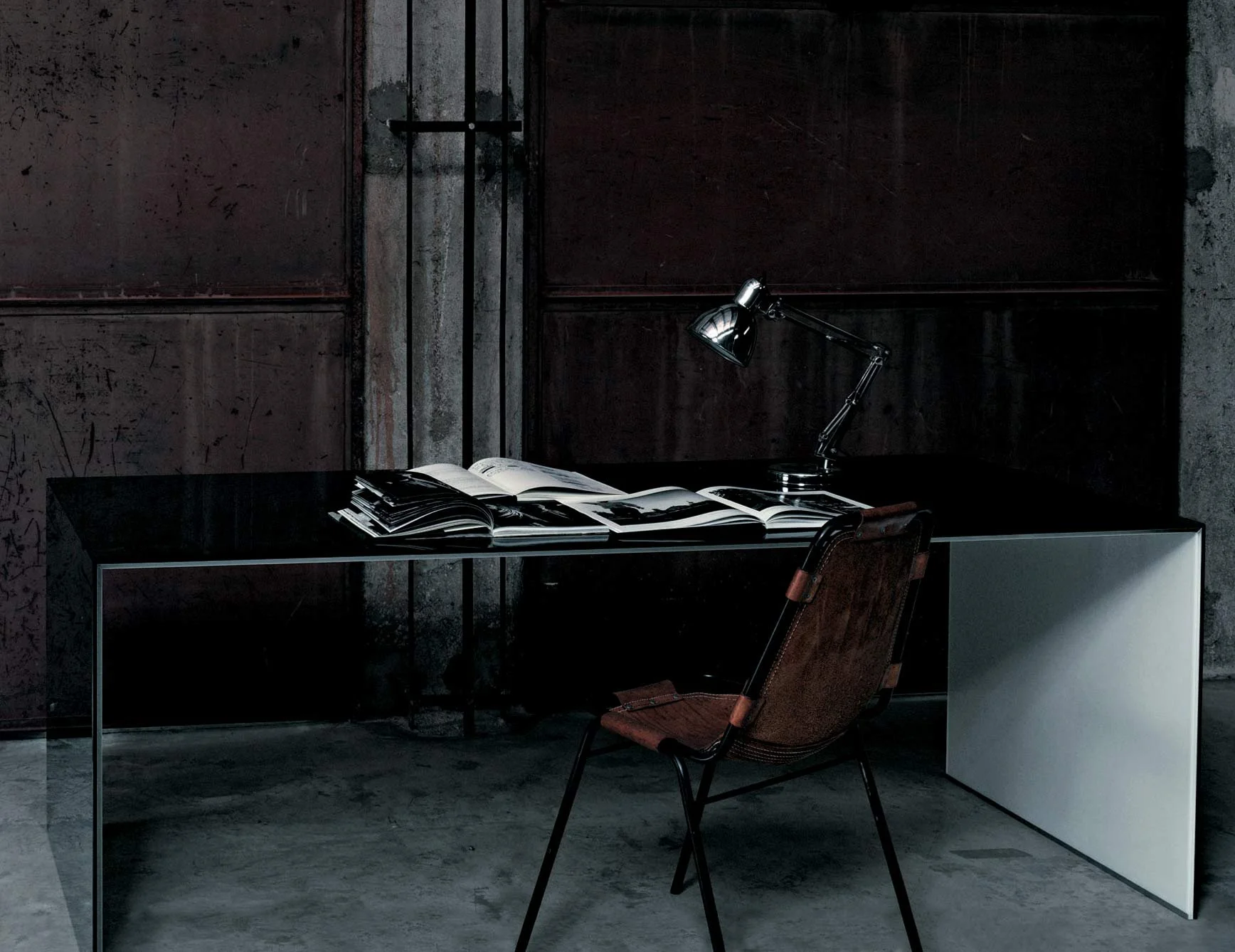 BHT0sio2-bridge_desk.jpg