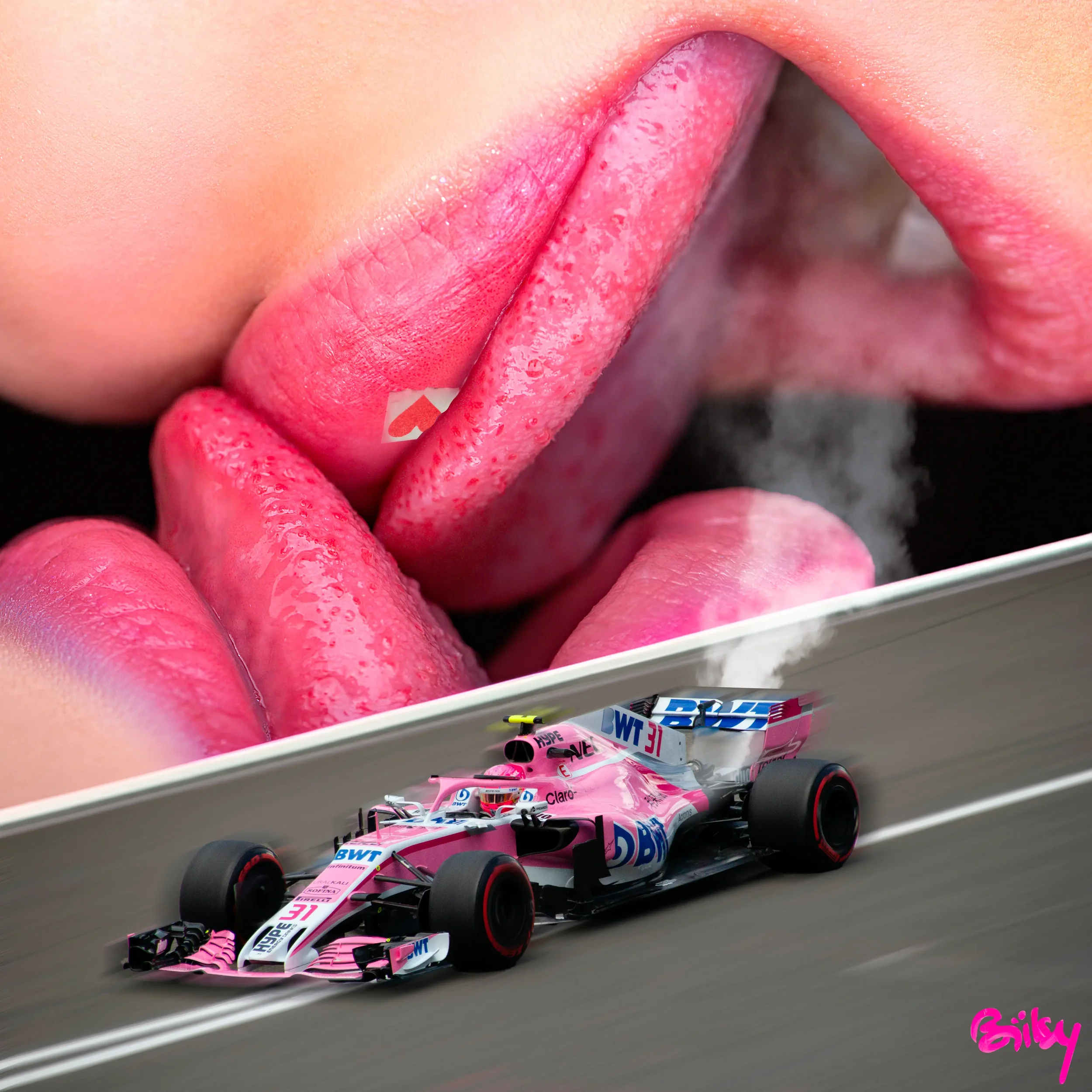 Une bouche avec la langue sortie, près d'une voiture de course rose qui semble sortir de la bouche. Il s'agit d'une image composite ou d'une juxtaposition numérique de deux photos.