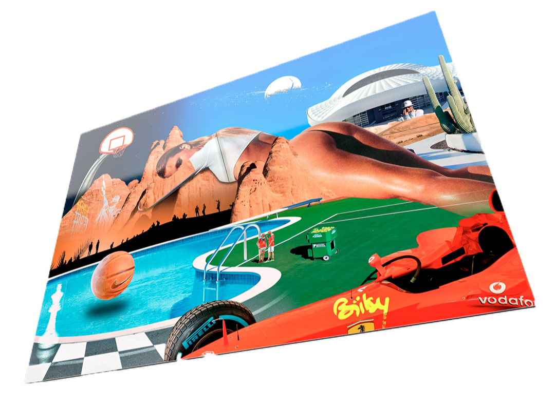 Une affiche promotionnelle colorée montrant différents éléments de vacances et loisirs : une piscine avec deux personnes, une voiture de course rouge, un terrain de sport avec panier de basketball, un décor désertique avec montagnes, un bâtiment futuriste, et un ciel bleu avec un satellite ou un objet spatial.