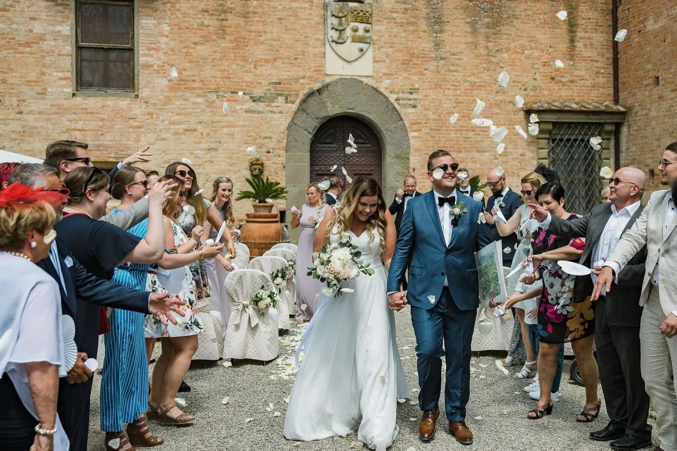 Me luomme puitteet joissa teid&auml;n rakkaustarina saa olla p&auml;&auml;osassa 🤍

Teid&auml;n h&auml;&auml;unelmasta totta?

💌: Varaa konsultaatio &mdash; linkki biossa 

Kuva: @marissatammisalo