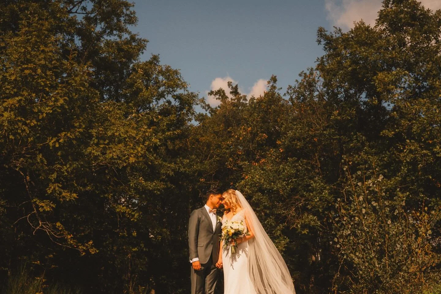 Kun h&auml;&auml;suunnittelu on meid&auml;n k&auml;siss&auml;mme, h&auml;&auml;parin teht&auml;v&auml;lista lyhenee huomattavasti. 🤍

Me huolehdimme kokonaisuudesta, yksityiskohdista ja tuhansista pienist&auml; asioista taustalla.

💍 H&auml;&auml;p