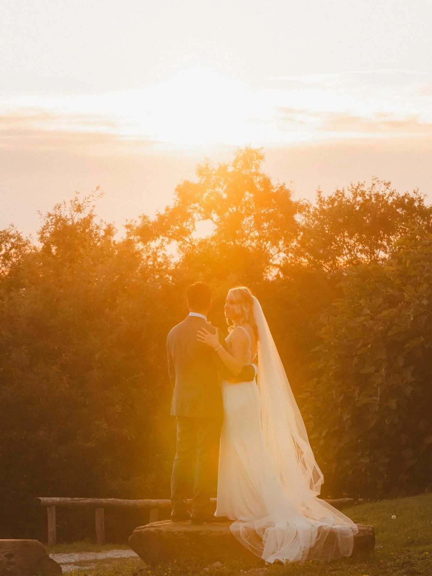 Nyt on viimeiset vapaat ajat konsultaatiolle ennen kuin h&auml;&auml;kausi 2026 vie meid&auml;t t&auml;ysin t&auml;m&auml;n vuoden h&auml;&auml;parien maailmaan 💍

Jos haaveilette omista h&auml;ist&auml;nne Italiassa vuonna 2027, nyt on se hetki tar