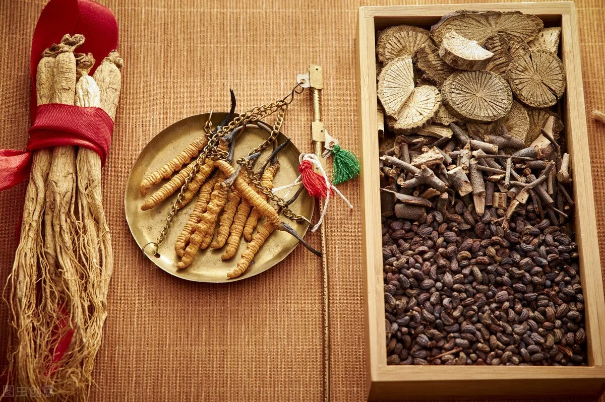Traditional Chinese medicine herbs and roots displayed on a wooden table, including dried ginseng, star anise, and other herbal ingredients.