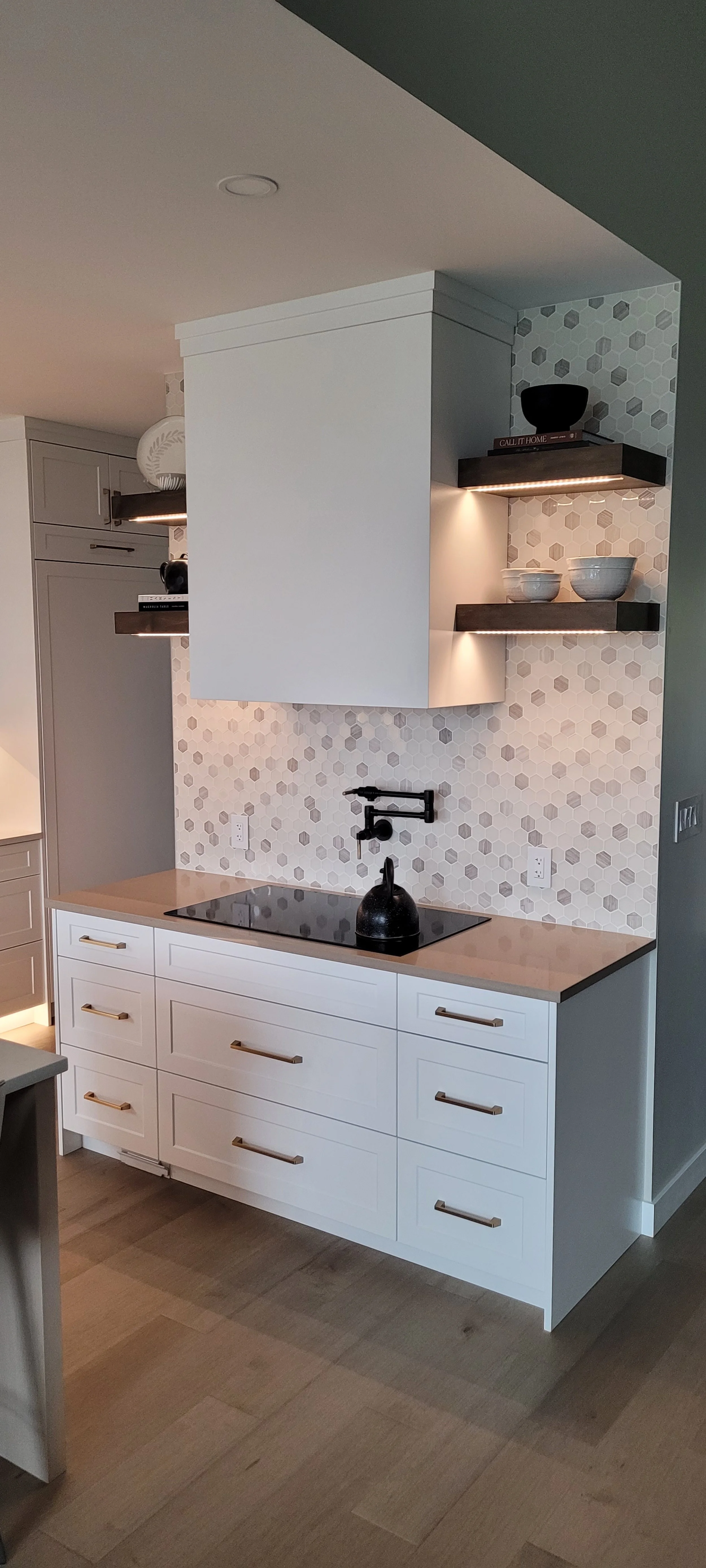 Cooktop and Custom Range Hood