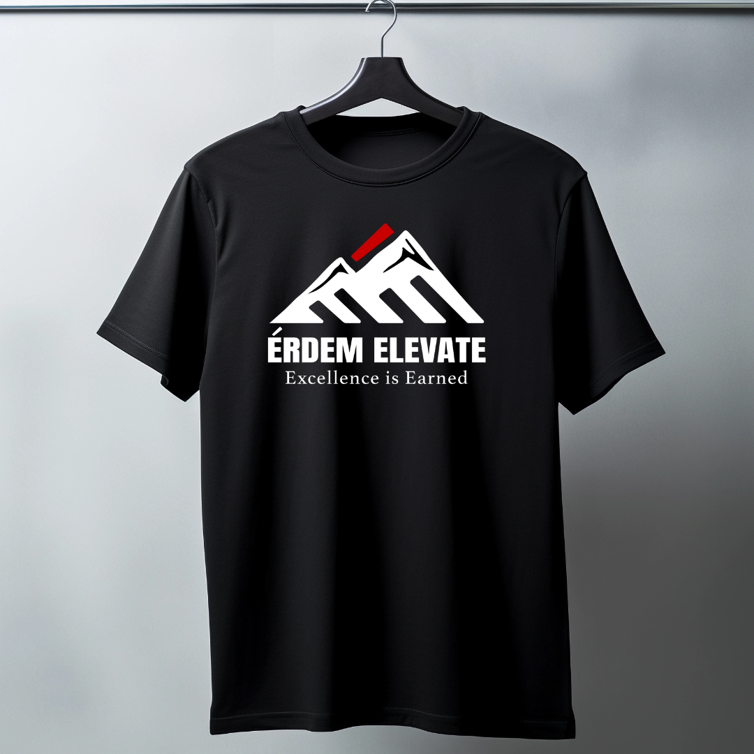 Érdem Varsity Tee