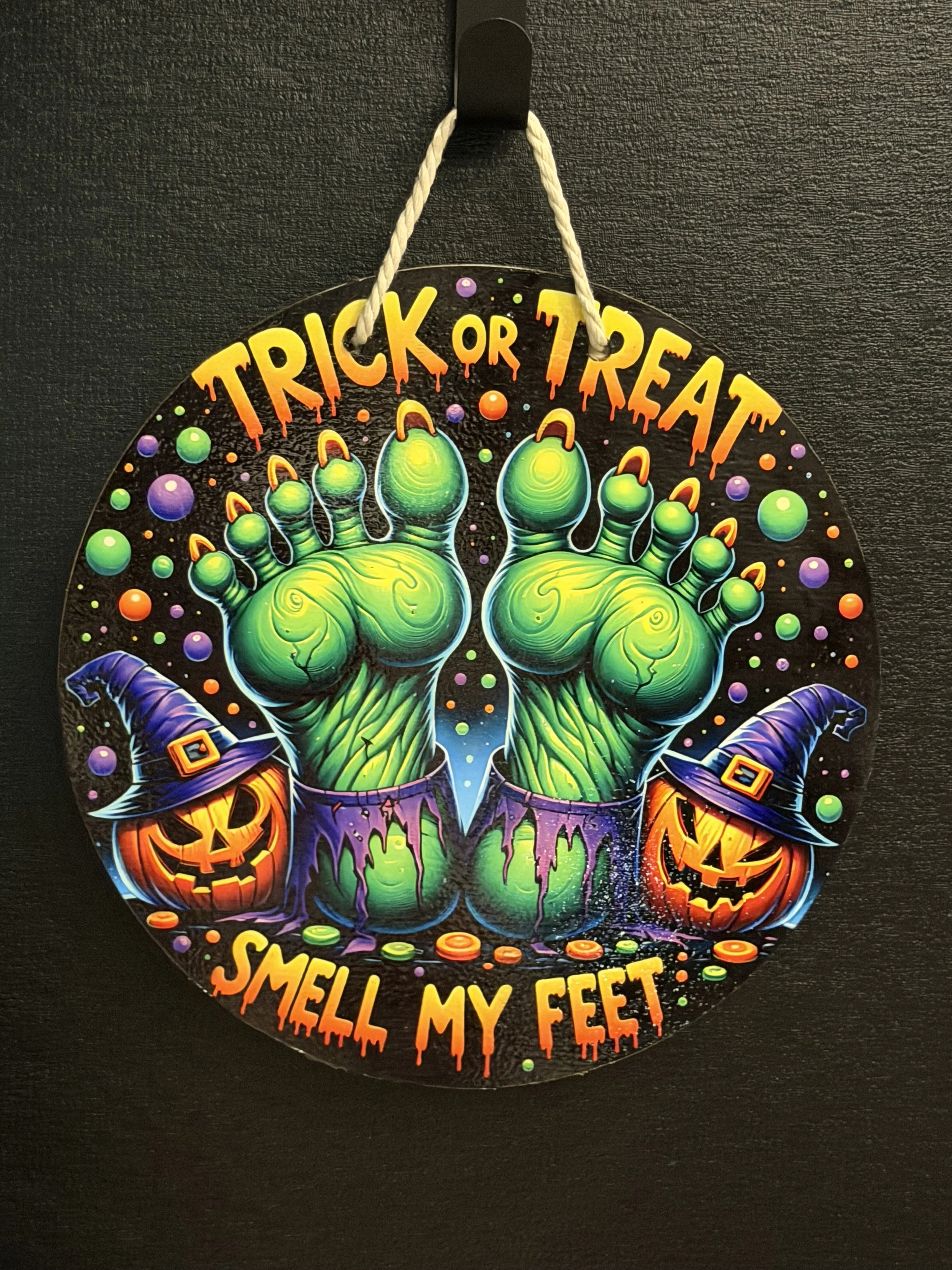 Trick or Treat Smell my Feet 10inch Door Wreath