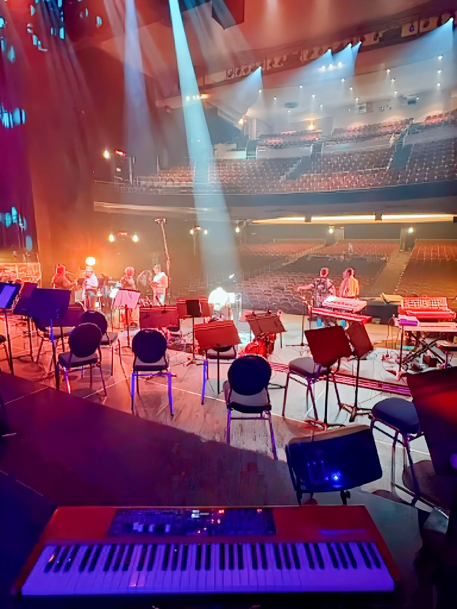 06-Scene_pre-Show02-1.jpg