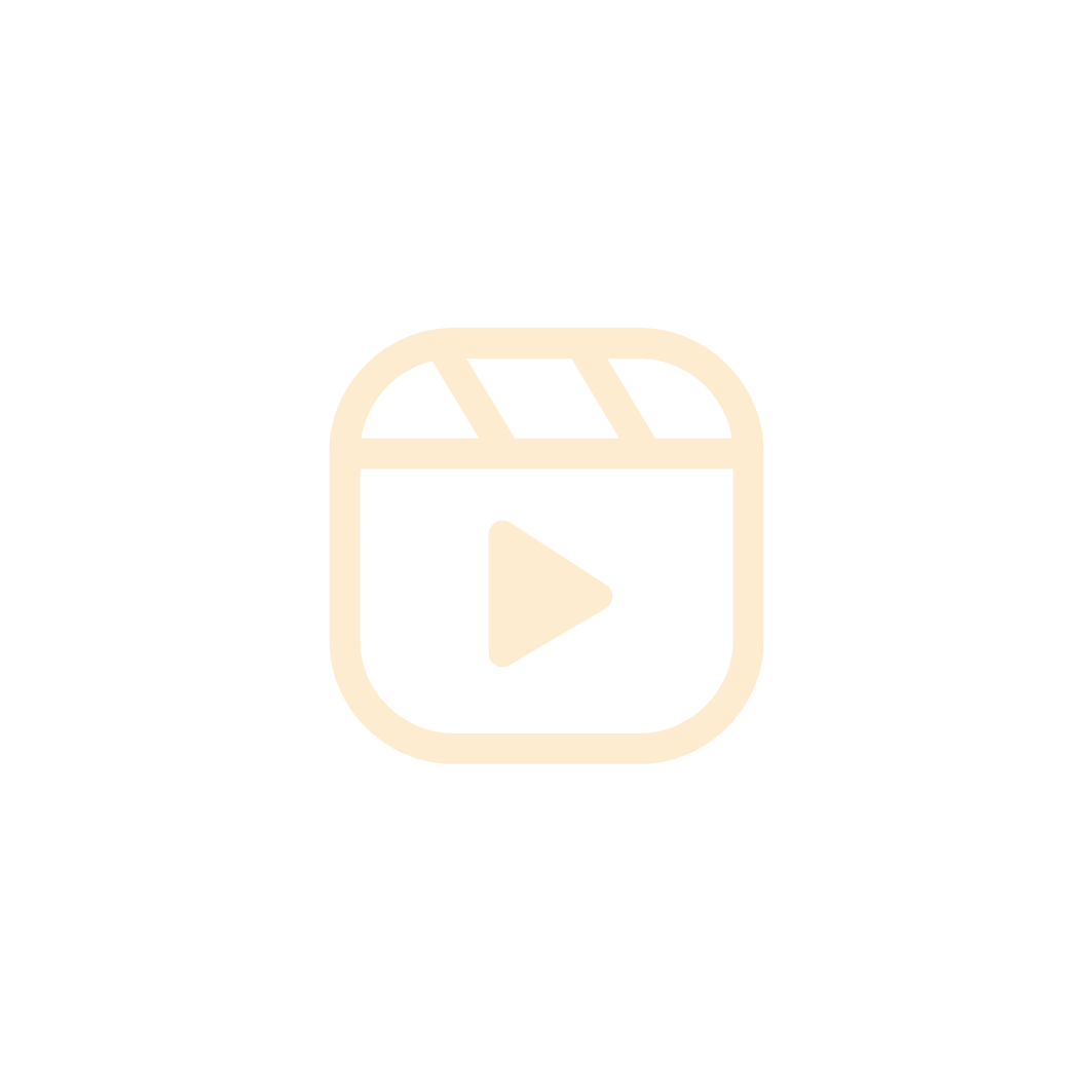 Logo d'une application de lecture vidéo ou de film, avec une icône de clap de cinéma et un symbole de lecture dans un cercle beige sur fond noir.