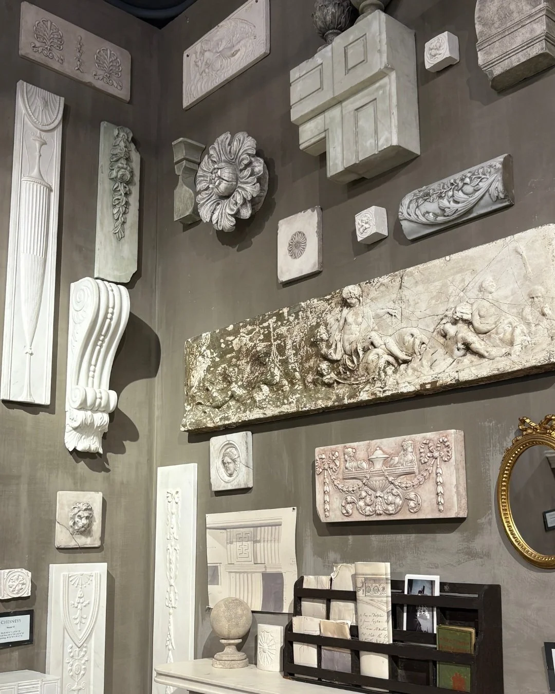 This showroom has been on my mind. I can&rsquo;t get over the incredible craftsmanship and carved details in the stone. Every detail is truly a work of art.

#interiordesign #inspiration #njdesigner