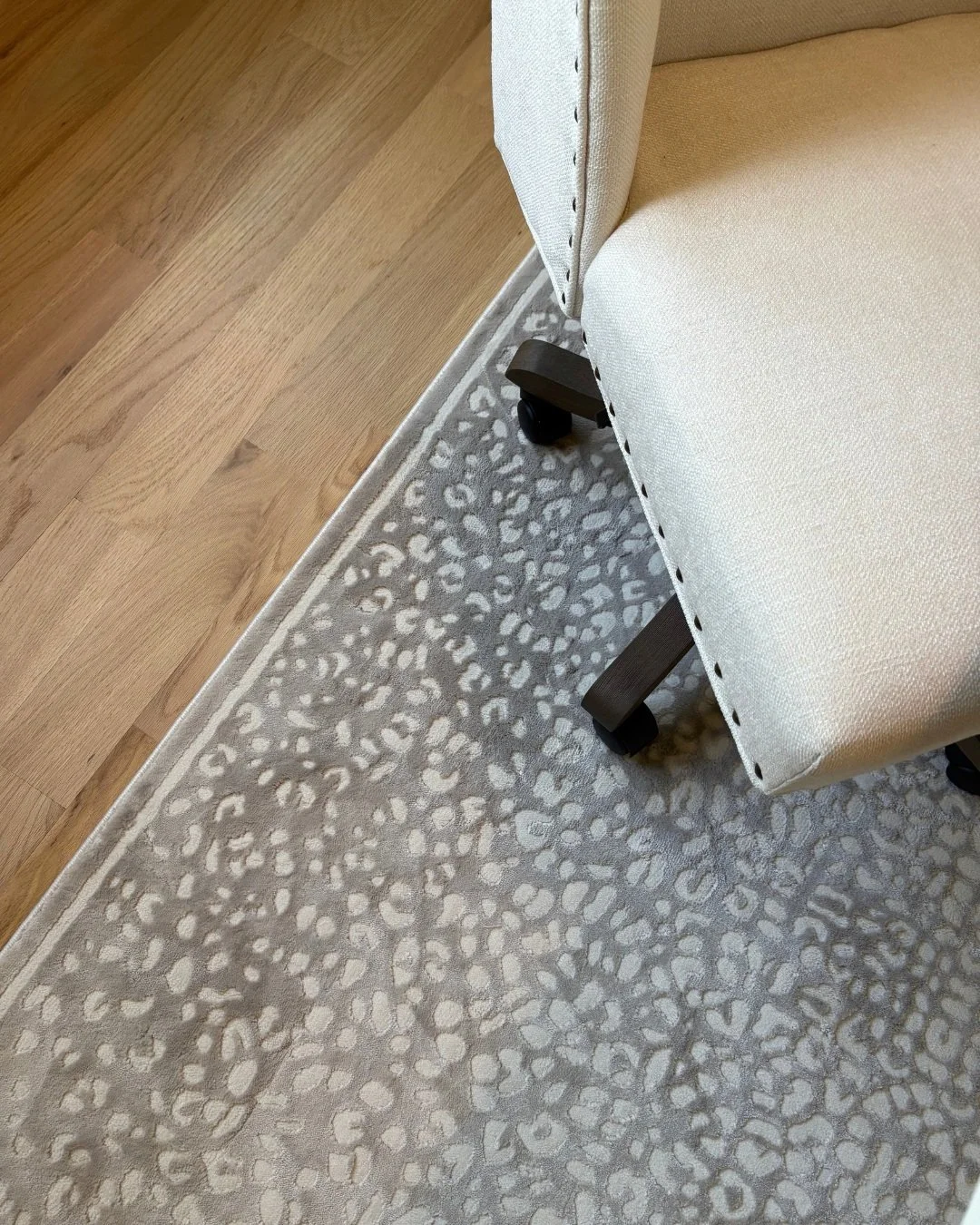 Animal print is always a yes!

#interiordesign #njdesigner #victoriarizzidesigns