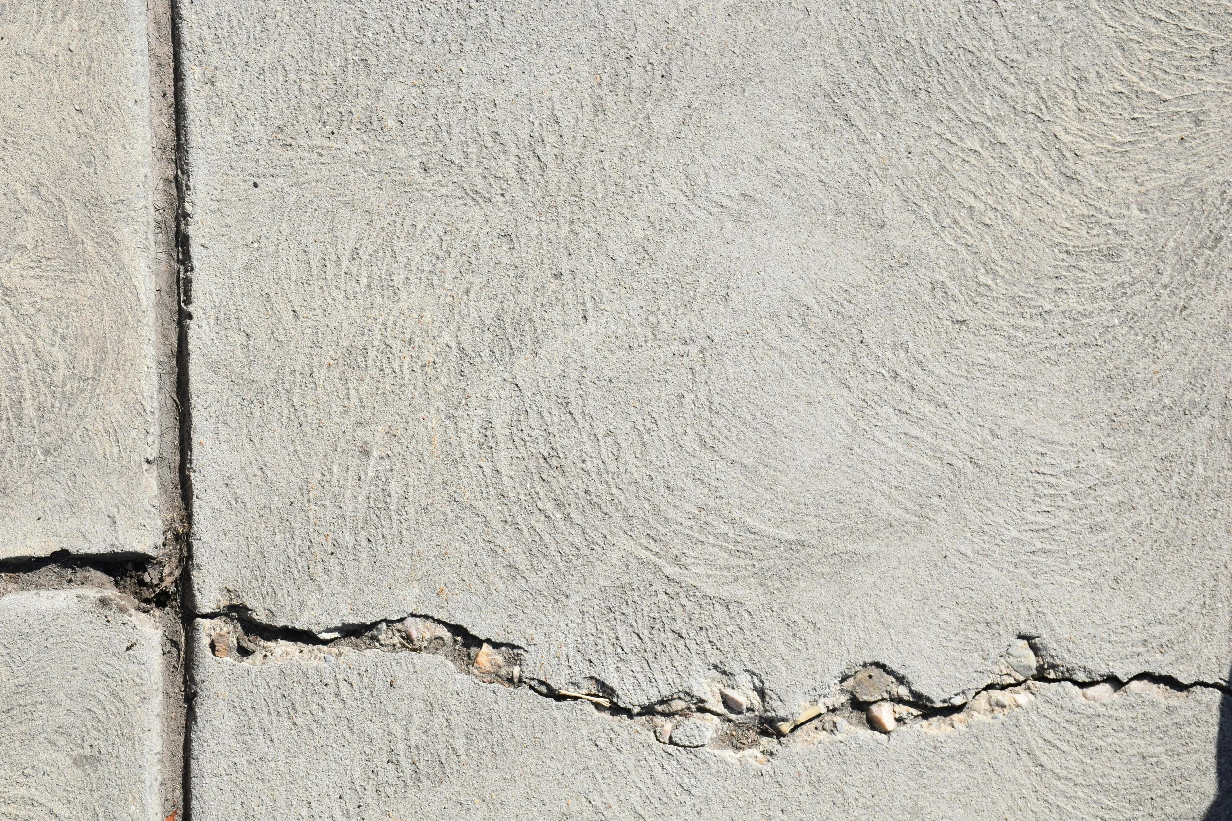 🏠 Noticed Cracks in Your Culver City Driveway? Here’s the Real Scoop
