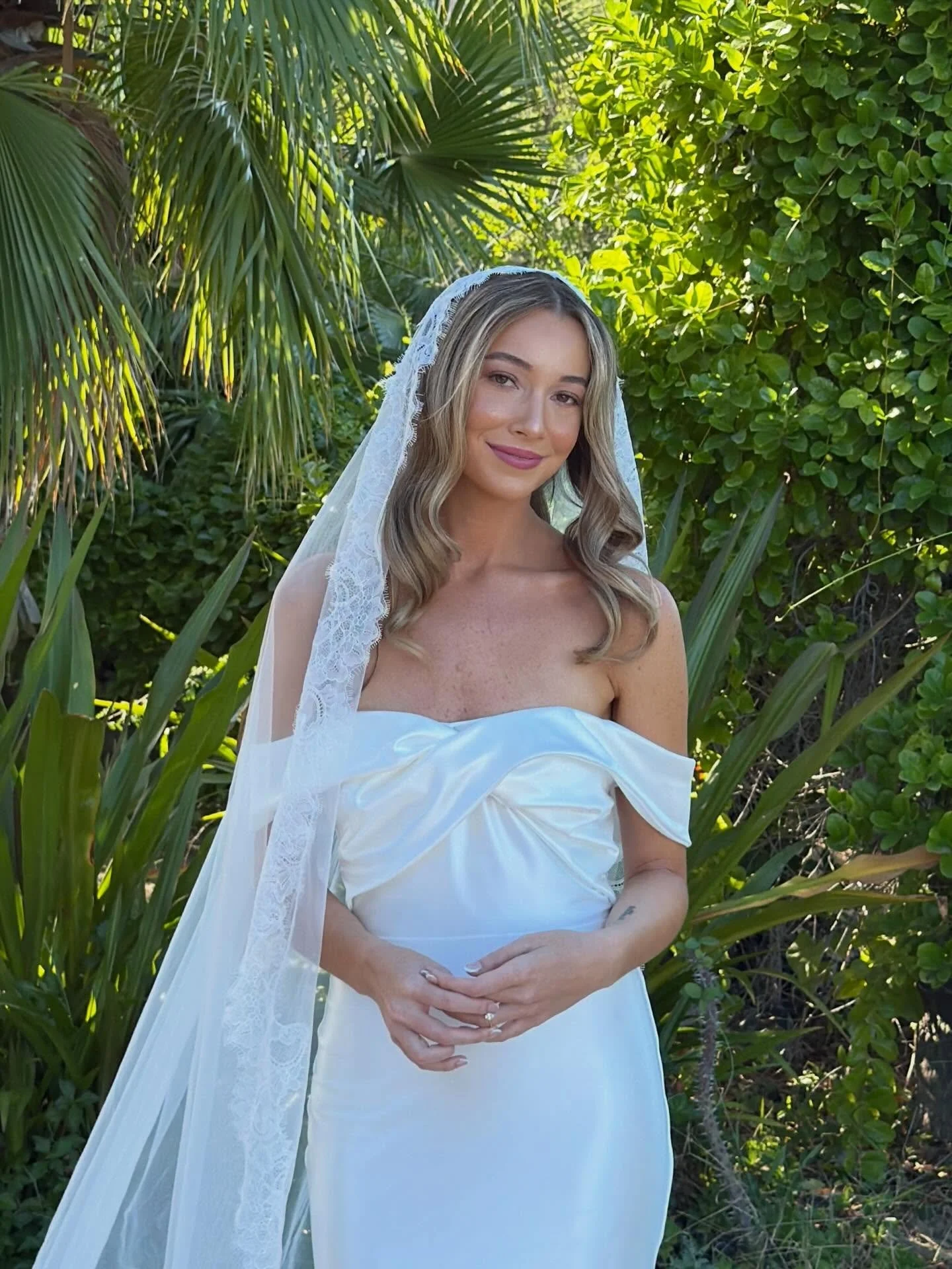 consider me obsessed with ally + luis + their sweet wedding day 🤍

vendor team:
Planner: Karina Cano @sidesal.proposals
Venue: @suelosurbaja
Getting ready space: @villavidacabo
Bridal Attire: @grace_loves_lace
Cake/Desserts: @lapasteleriacabo
Rental