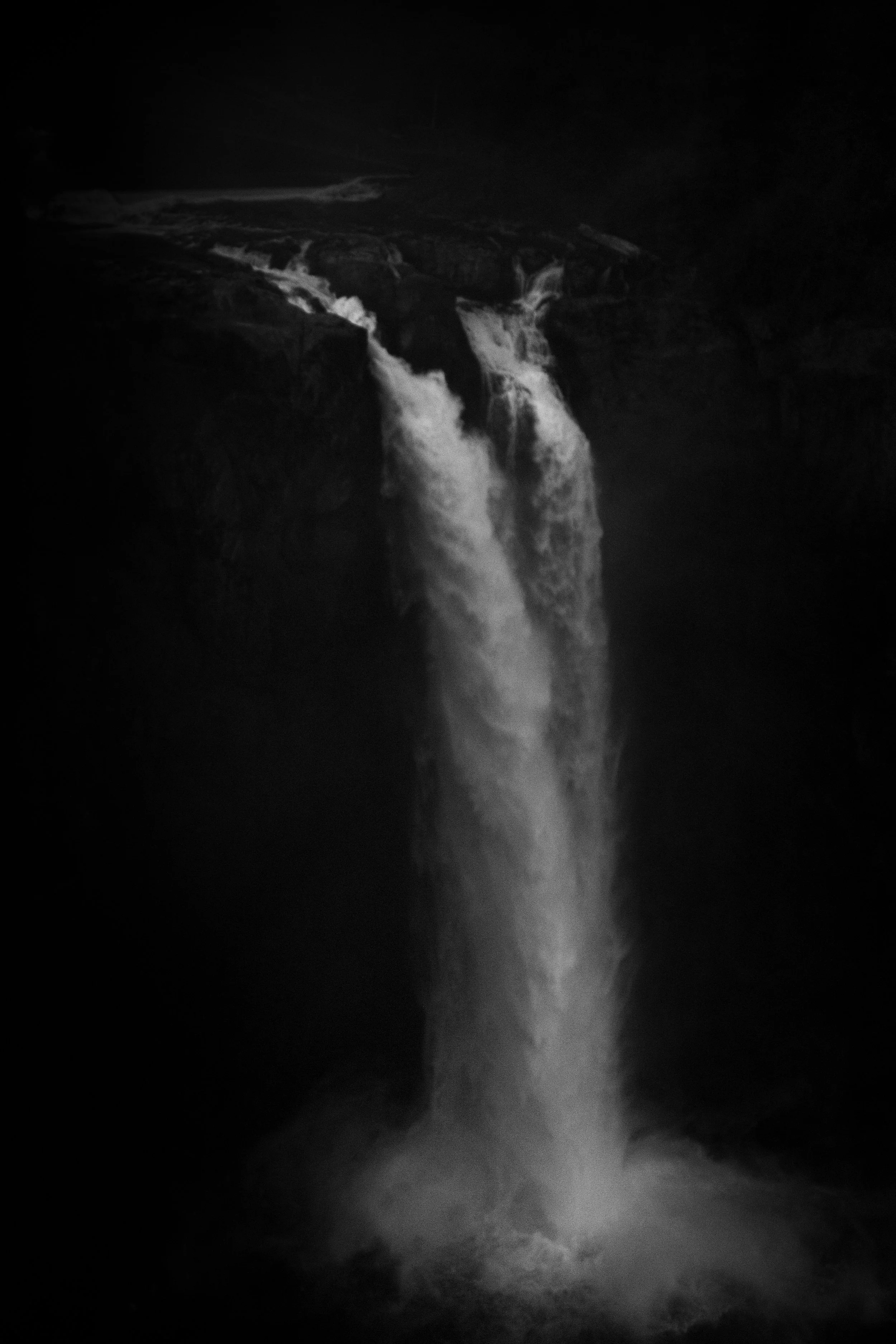 Snoqualmie falls B&W 1.jpg