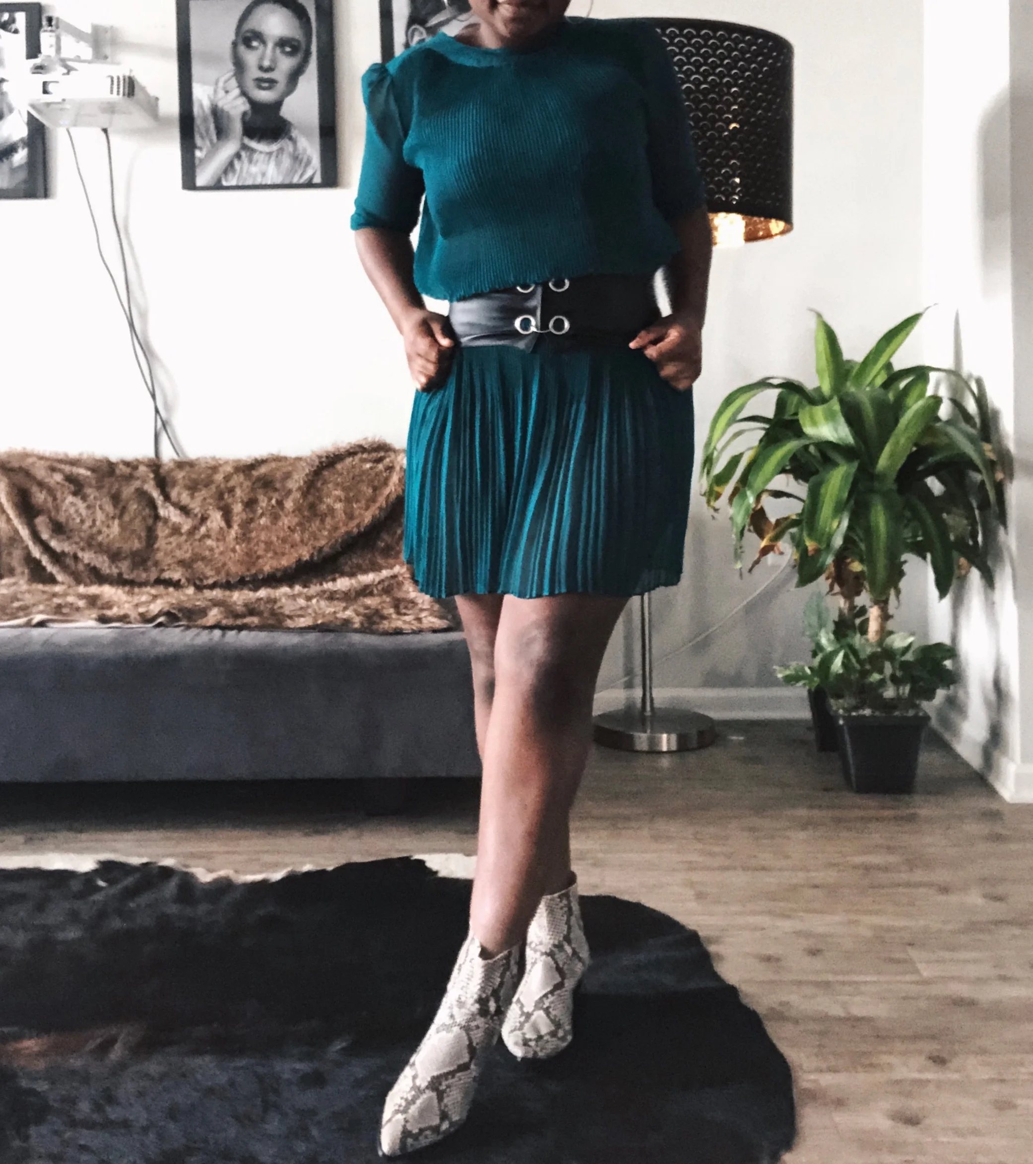  Using a Cherosi bandue as a corset to add style to an otherwise plain dress.