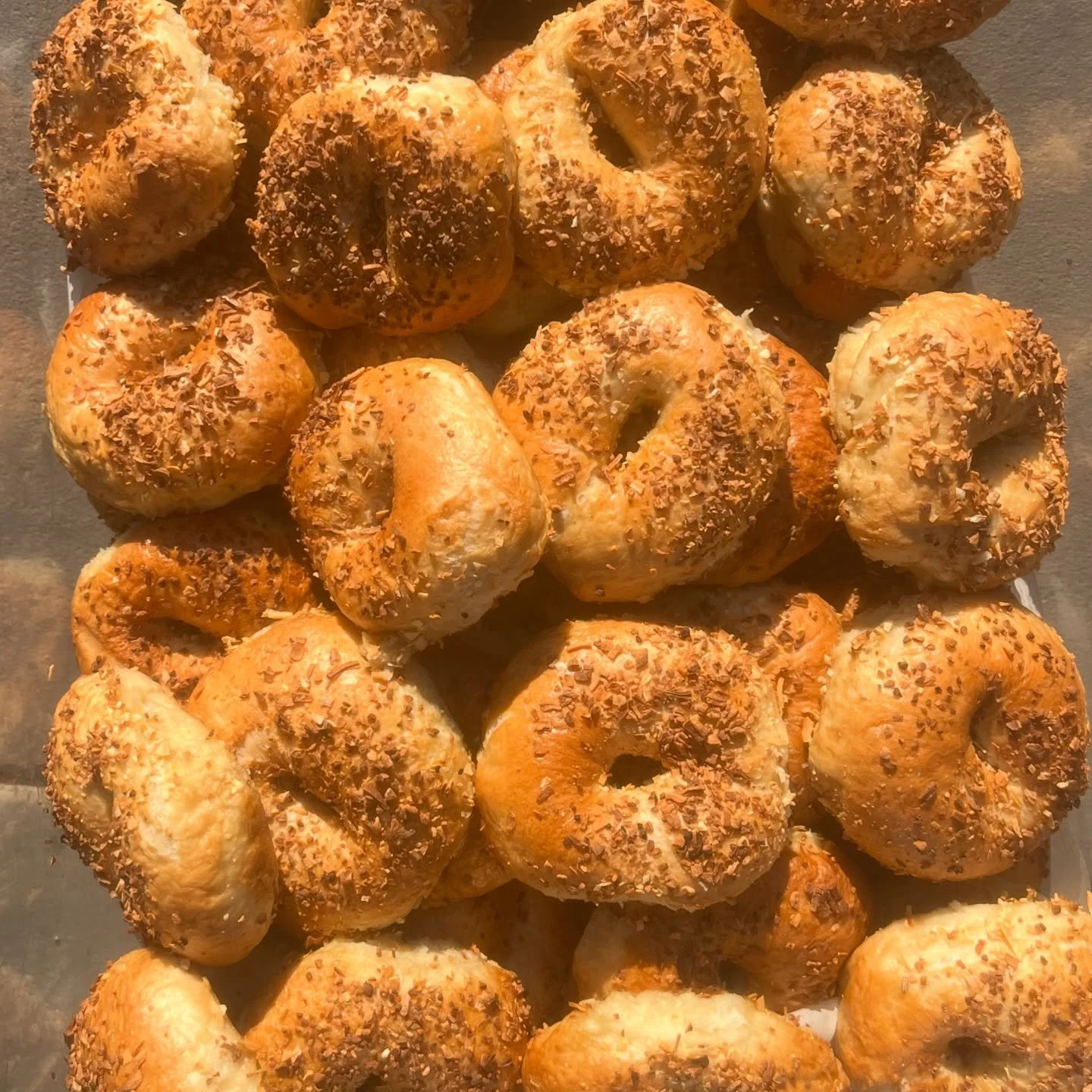 Bagel people! Happy Thursday! Pop-up TOMORROW at @lacamionnettecoffee from 8-10:30! Come get breakfast and bagels because we will NOT be at the Saturday farmers market this week!