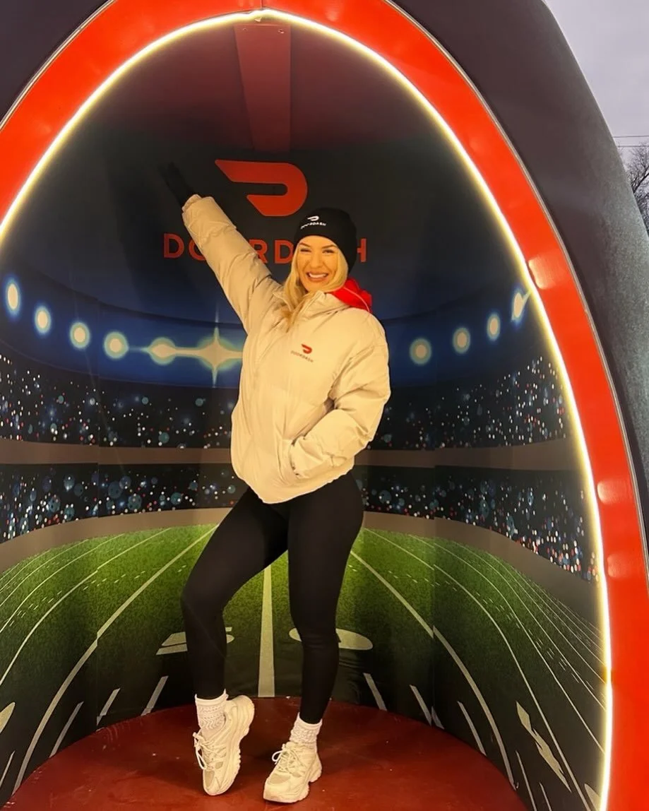 Repping @doordash with @sjlmodeling at the U of M vs. Ohio State game yesterday! 🔥🏈

#doordash #promolife #modelingandpromotions #eventmarketing #brandactivation #uofm