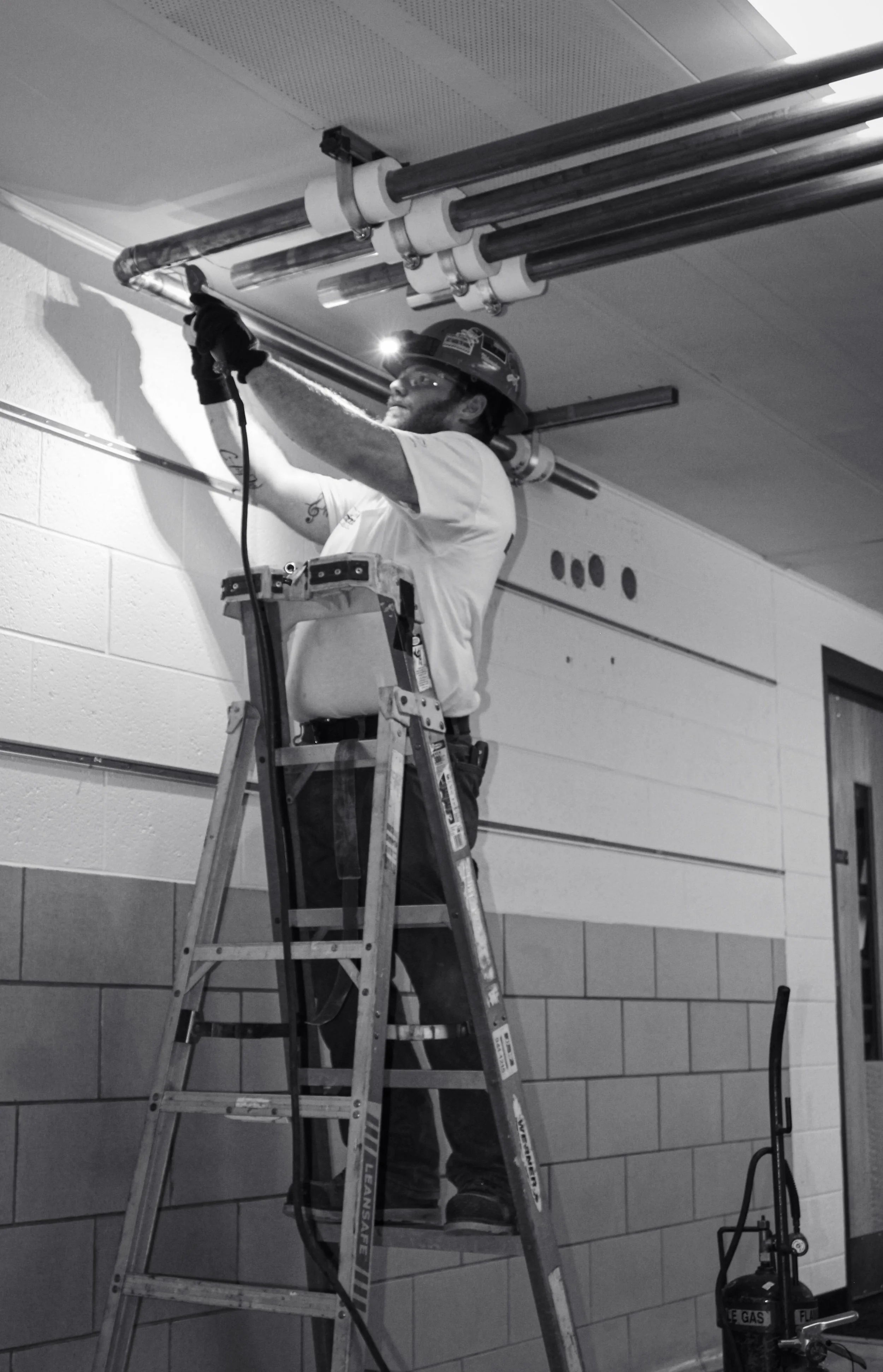 Glen Loomis Soldering 04 bw.jpg