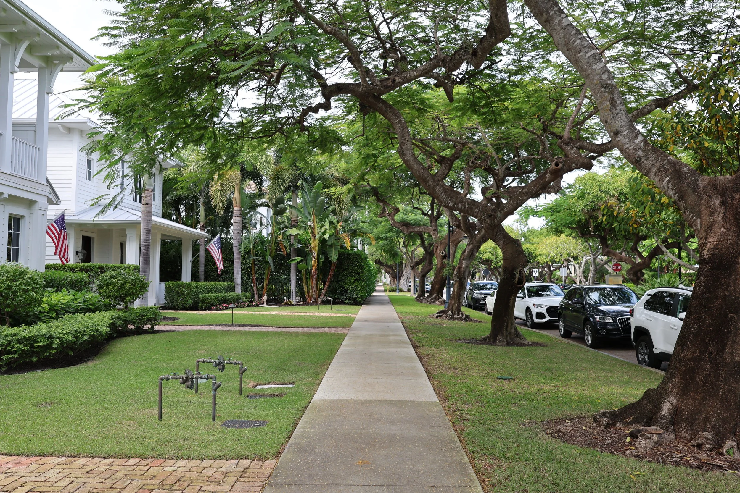 Gated vs. Non-Gated Communities in Naples: Which Is Right for You?