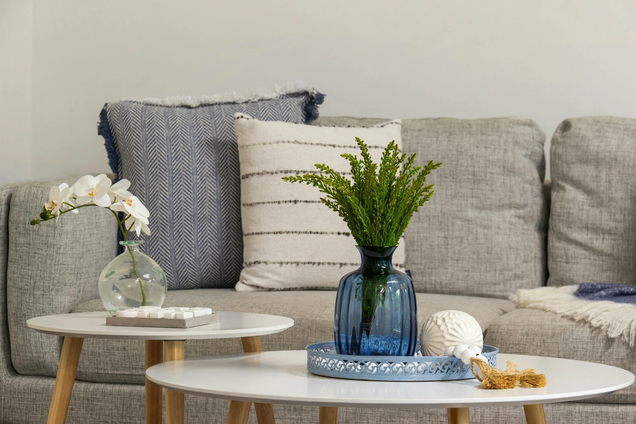 Peaceful counseling room featuring a cozy couch and neutral décor, ideal for therapy and trauma recovery in Arizona