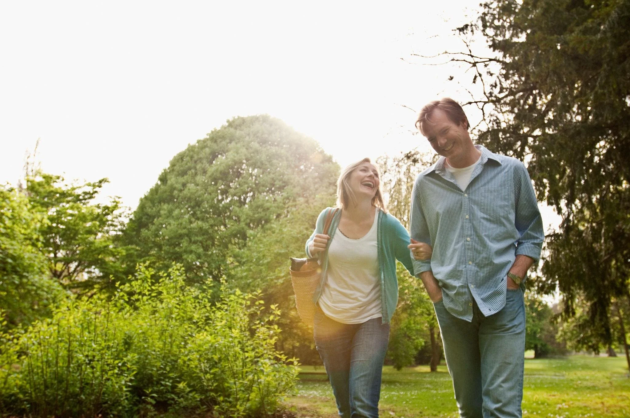 Couple enjoying quality time after improving emotional well-being through effective therapy for chronic anxiety in Arizona.