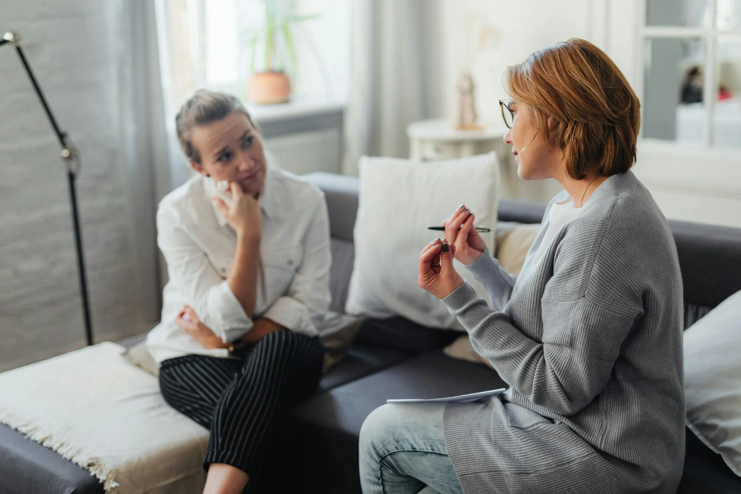 Therapist engaging with client during an EMDR or mental health counseling session in Arizona