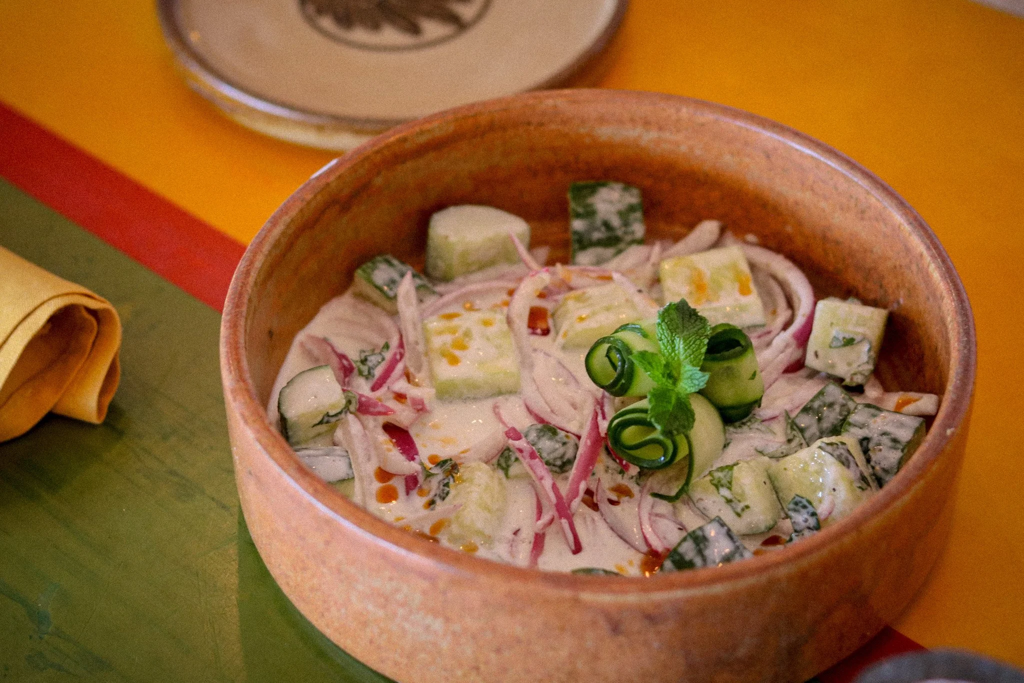 Cool, creamy, and criminally refreshing &mdash; the Ensalada Cremosa de Pepino. 🥒🌿
Fun fact: cucumber has been cultivated in Mexico for centuries and remains a street-snack staple, usually served with lime, chili, and salt.
Our version dresses it u