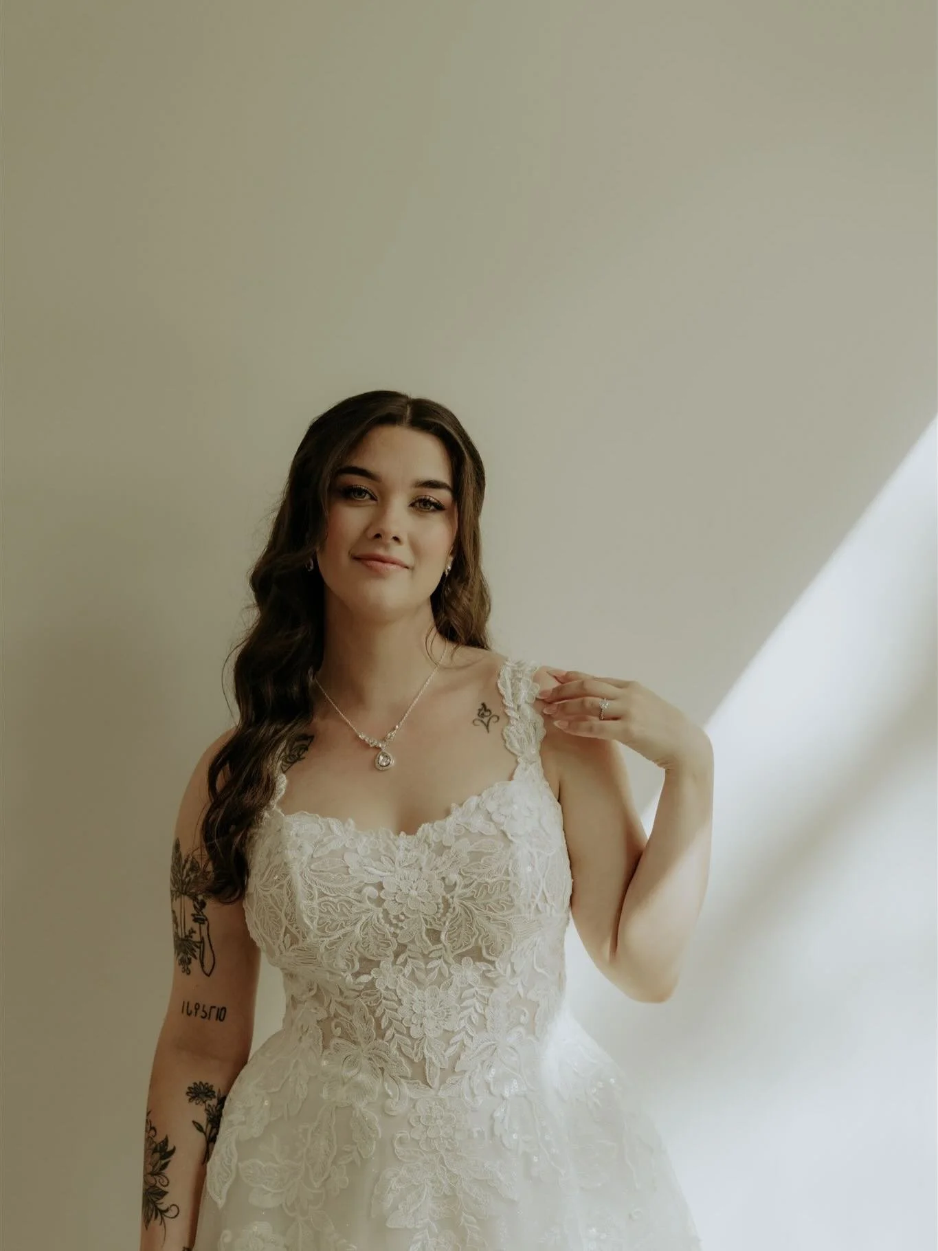 first wedding of the year was absolutely perfect ✨
.
Venue: @thewhitewoodranch 
Coordinating: @smseventdesign 
Dj &amp; video: @lamourweddingsandevents 
Make up/ hair: @kissandmakeuporlando 
Decor: @premiereventsorlando 
Bartending: @traditionsevents