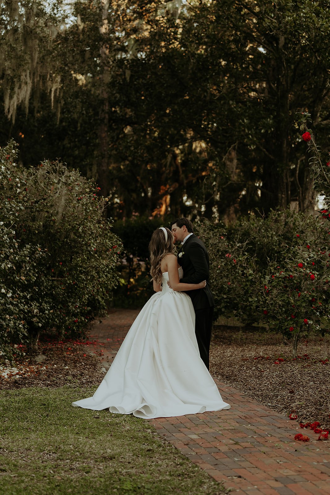 E+RWeddingSneakPeeks_MakaylaEarlPhoto-06486.jpg
