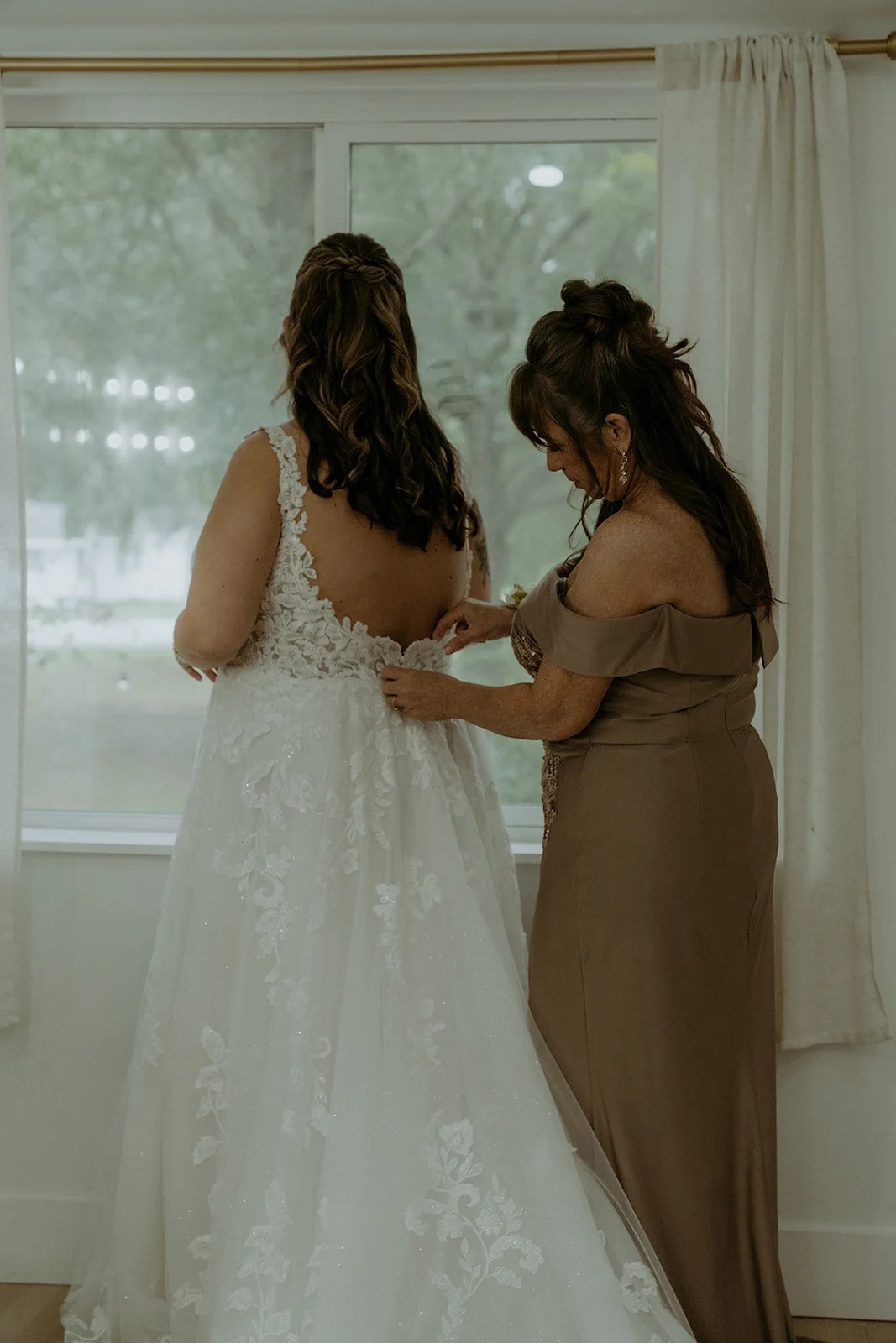 A&TSNEAKPEEKS_MAKAYLAEARLPHOTO-6.jpg