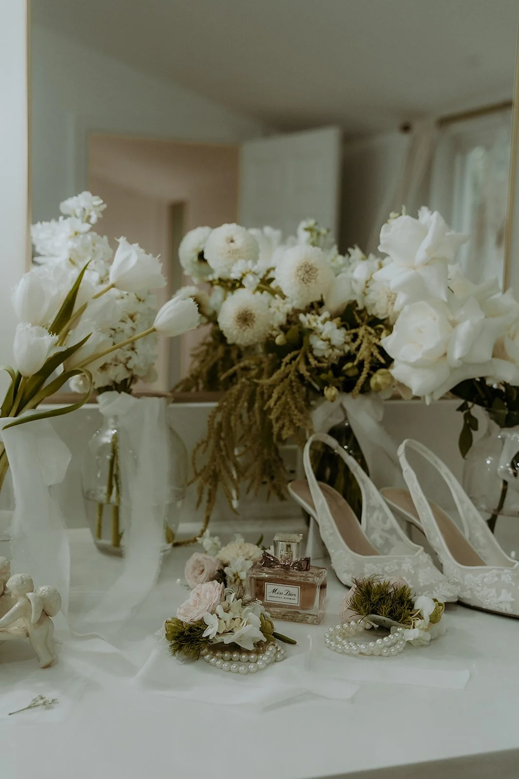 A&TSNEAKPEEKS_MAKAYLAEARLPHOTO-5.jpg