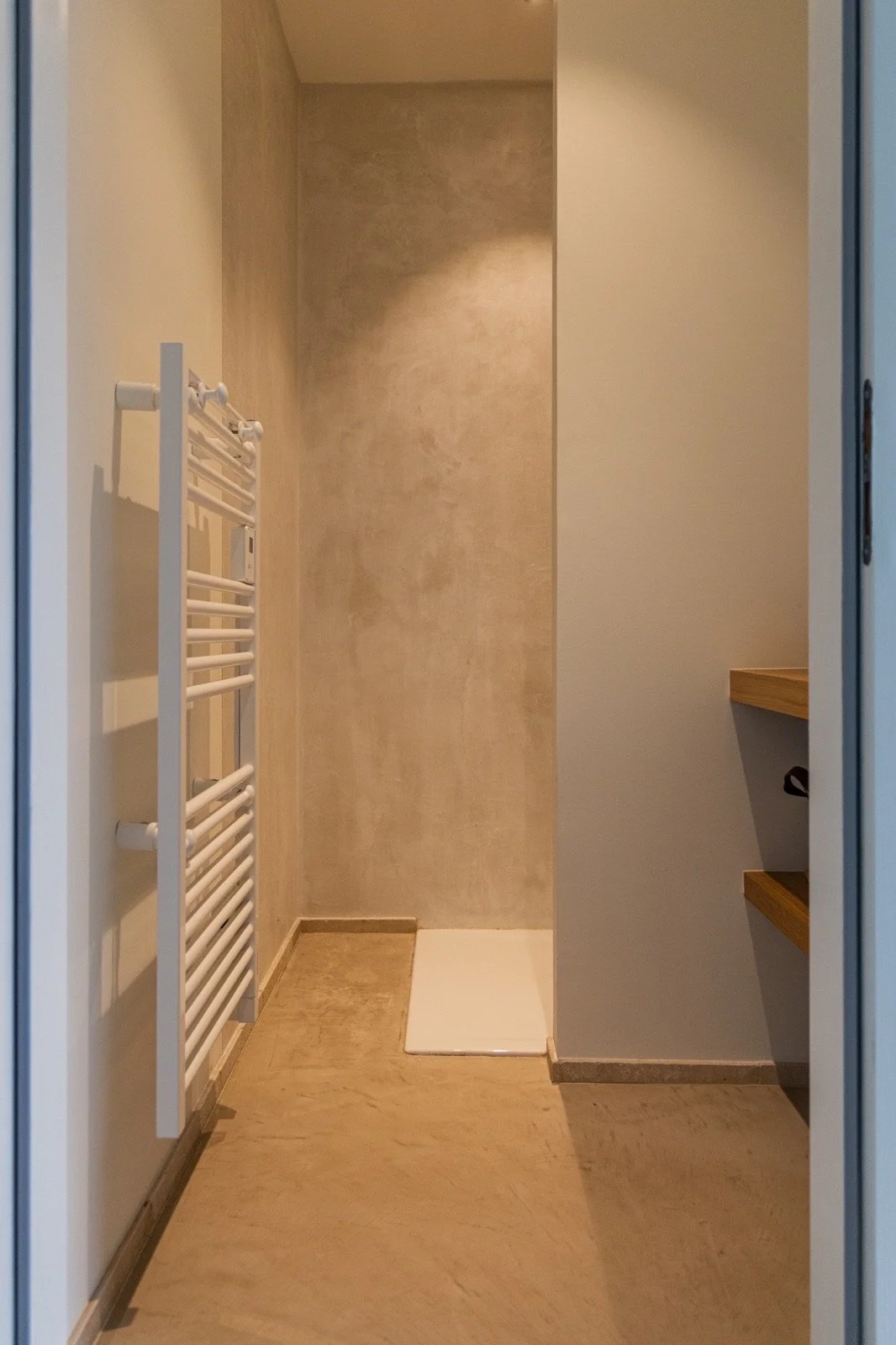 Badkamer met inloopdouche.