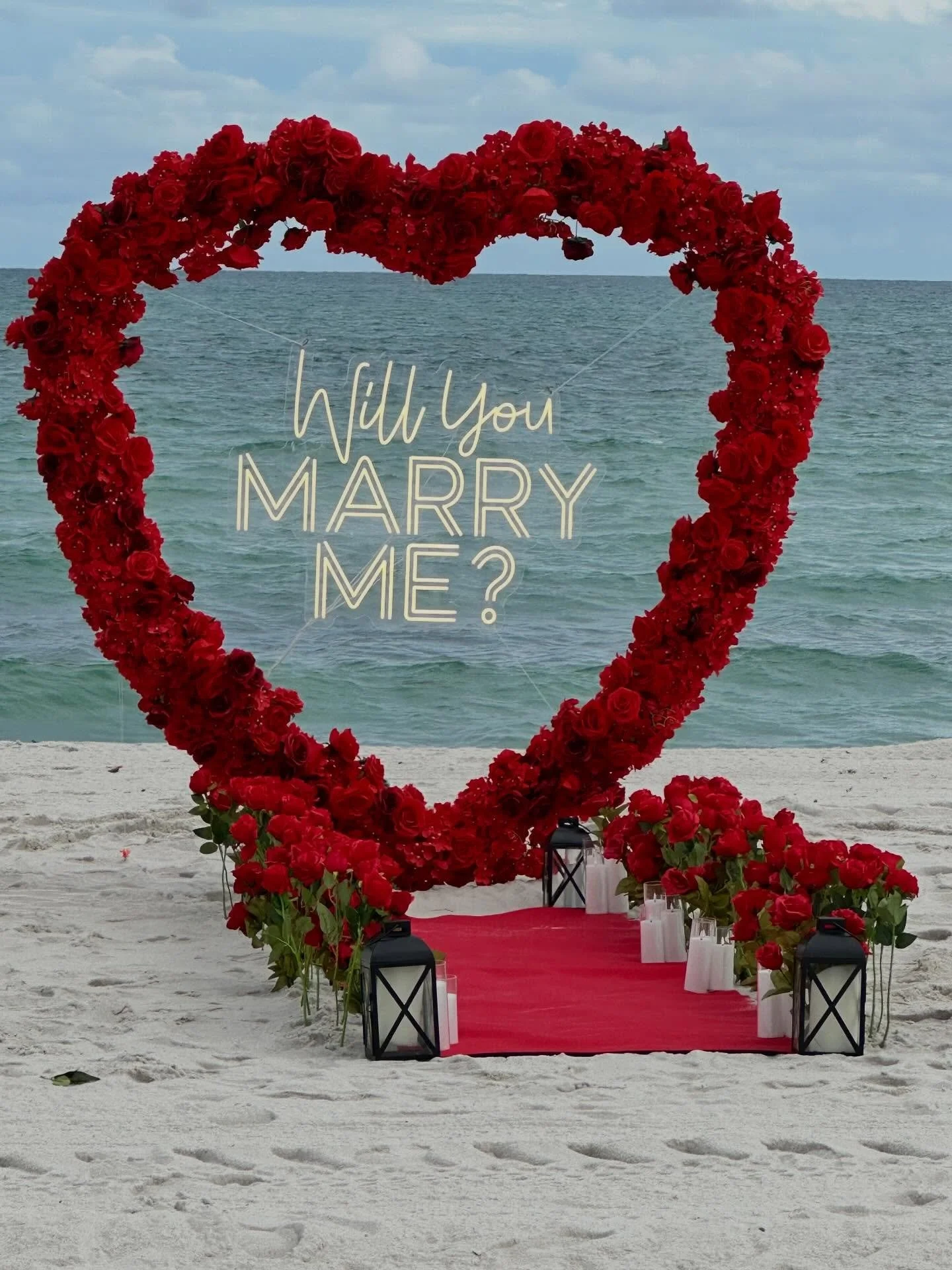 &ldquo;Will you marry me?&rdquo; 🌹✨
Un escenario m&aacute;gico frente al mar para una pregunta que lo cambia todo 💖
En Chiceda Party Rentals creamos momentos que se convierten en recuerdos eternos.

📍 Miami &amp; alrededores
🎈 Propuestas | Decora