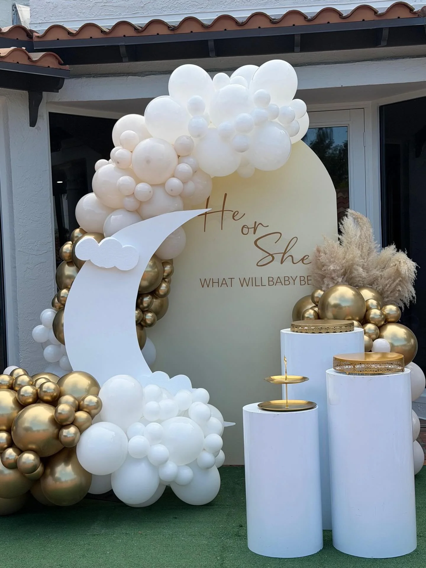 ✨ Elegancia que revela un momento inolvidable ✨

Un gender reveal fuera de lo com&uacute;n, donde el blanco y el dorado se unen para crear una experiencia sofisticada, &iacute;ntima y llena de emoci&oacute;n 🤍✨
Porque anunciar una nueva vida tambi&e