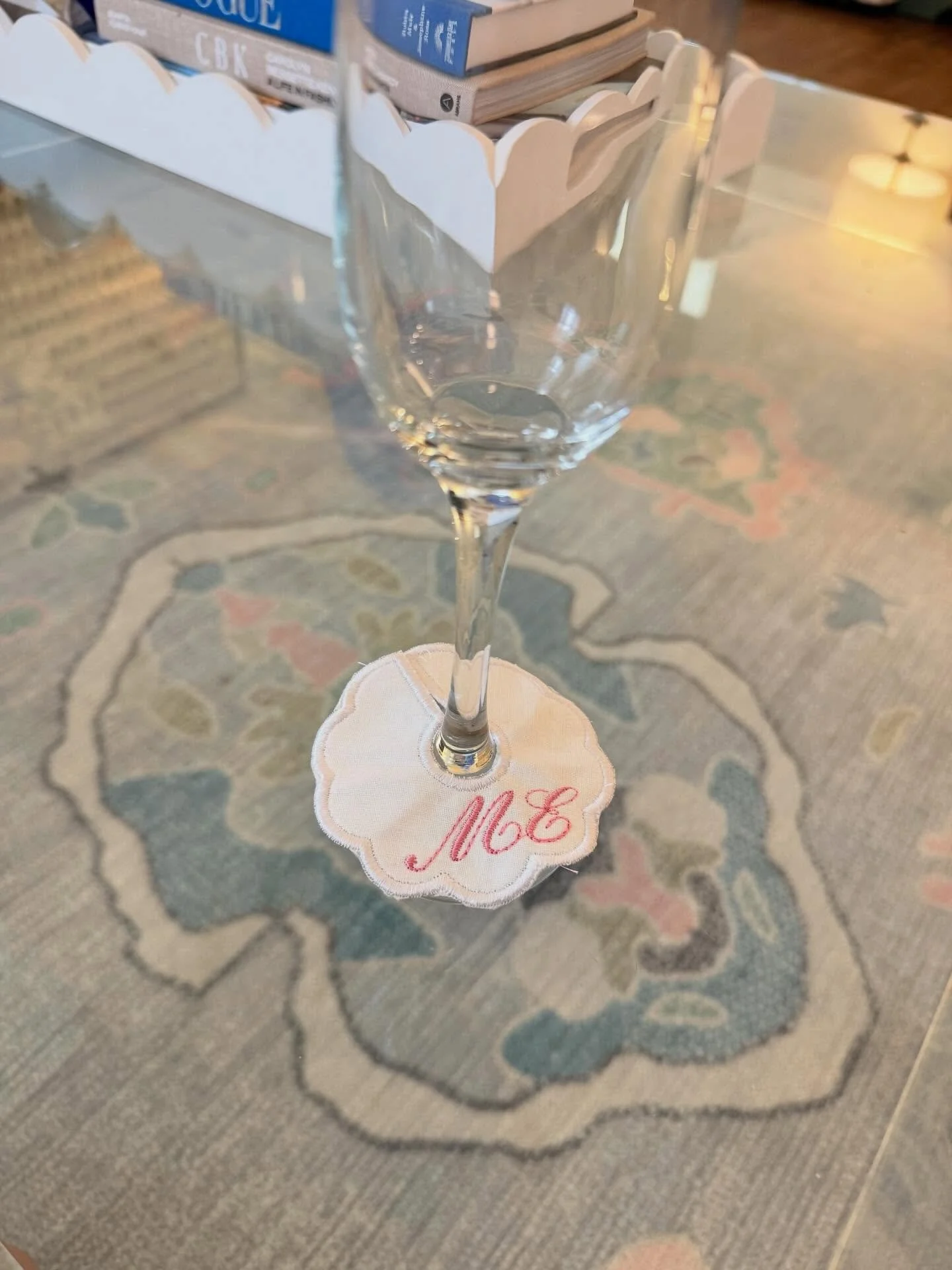 Wine stem tags!! Such a perfect little gift!!

Dm to order!