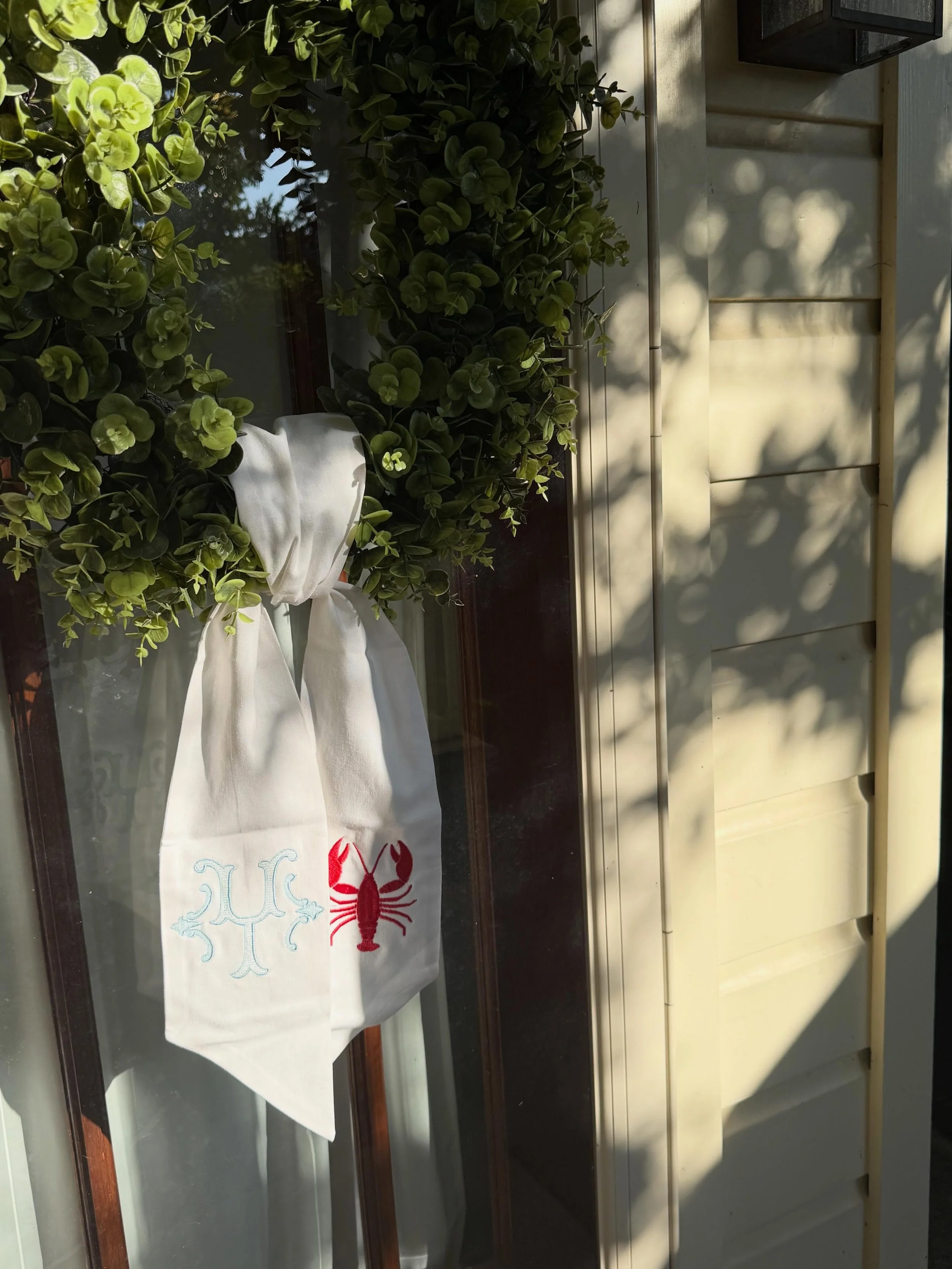 A new month means a new wreath sash for @elladrueyoung &amp; @mattyoung.dfw door! 

Happy June! 🩵🦞