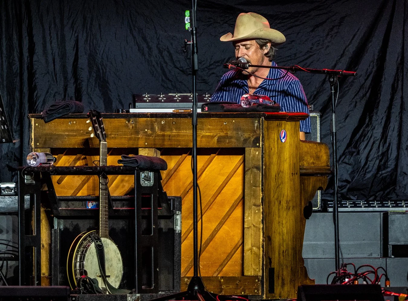 OLD CROW MEDICINE SHOW (30).jpg