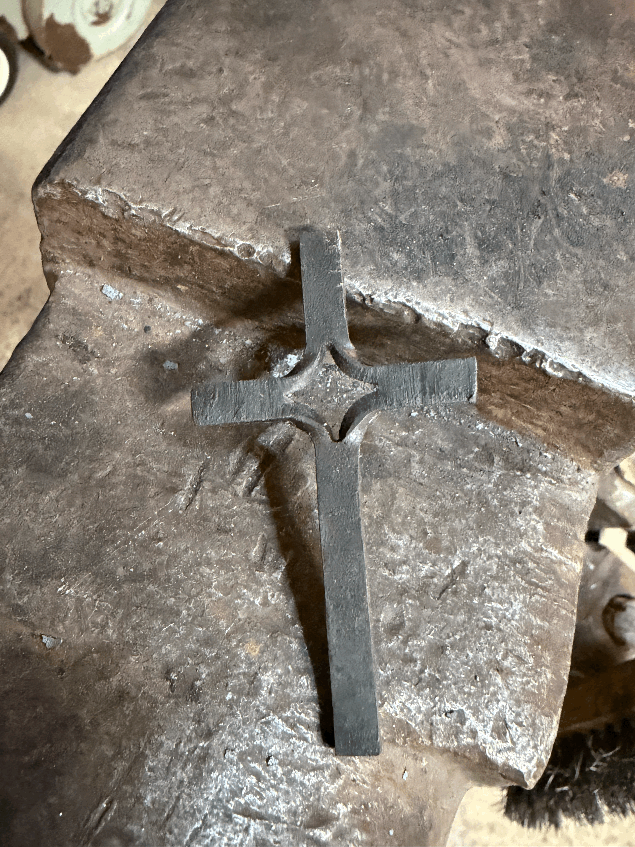 Mini blacksmith split cross decor